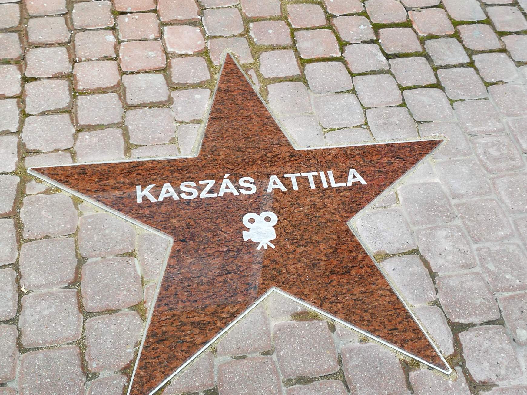 Már nem csak az égen ragyog a 15 évvel ezelőtt elhunyt Kaszás Attila csillaga