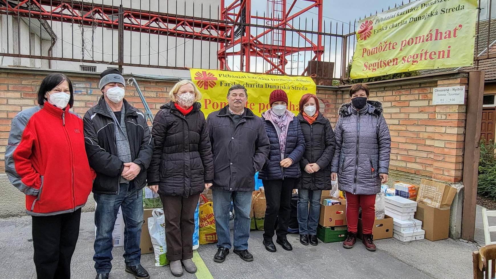 gyűjtés a menekülteknek a Csallóközben