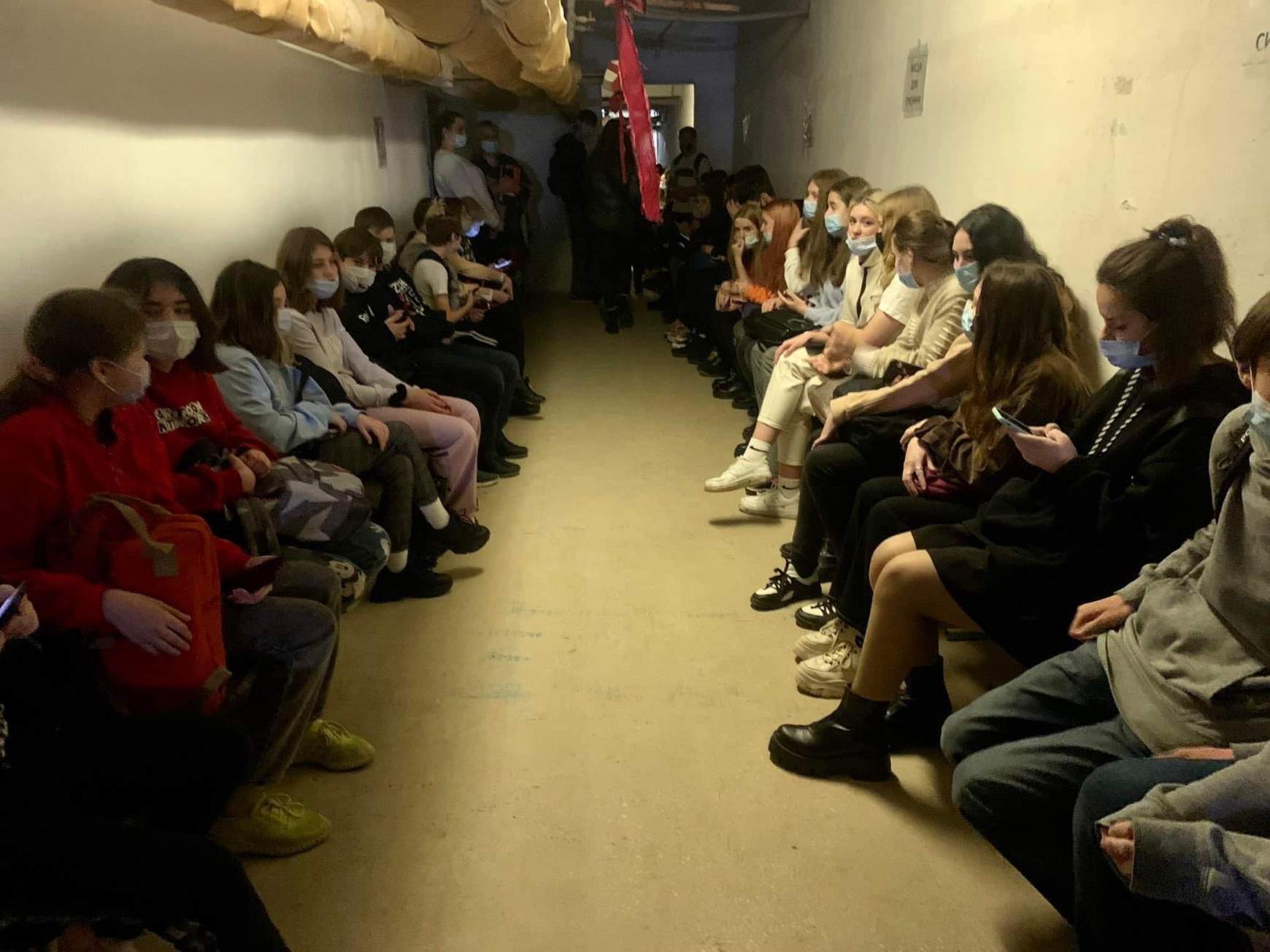 Óvóhelyre vonult ukrán iskolások