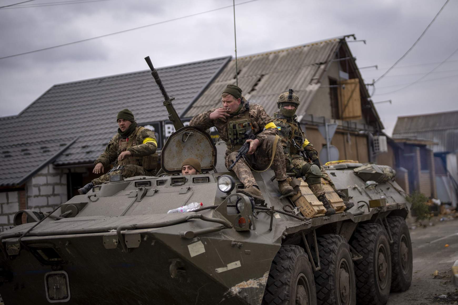 Ukrán katonák Kijev elővárosában