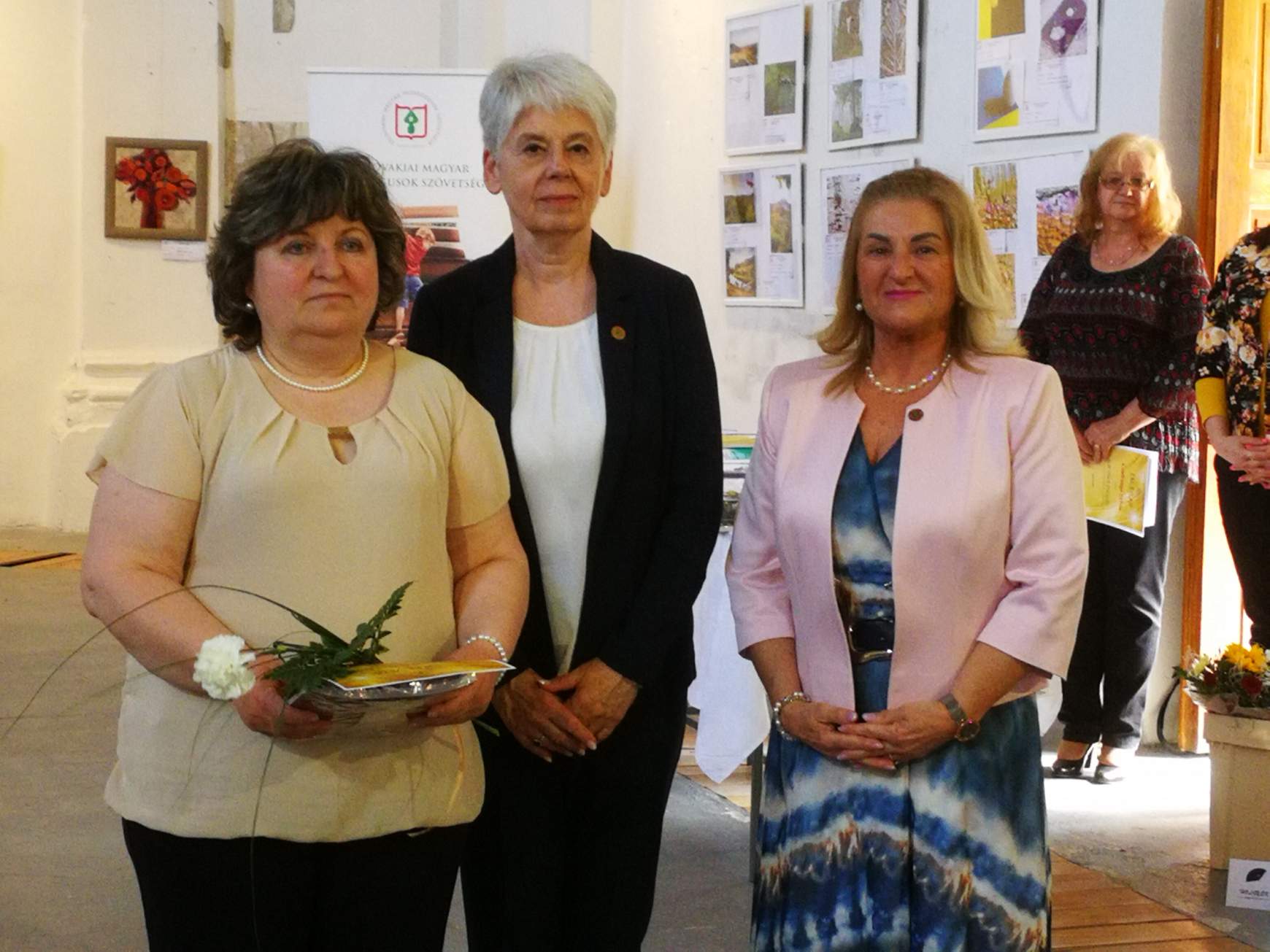 Alkotni is engedd: kiállítás nyílt az SZMPSZ II. Alkotópályázatára beküldött művekből a komáromi Limes Galériában 