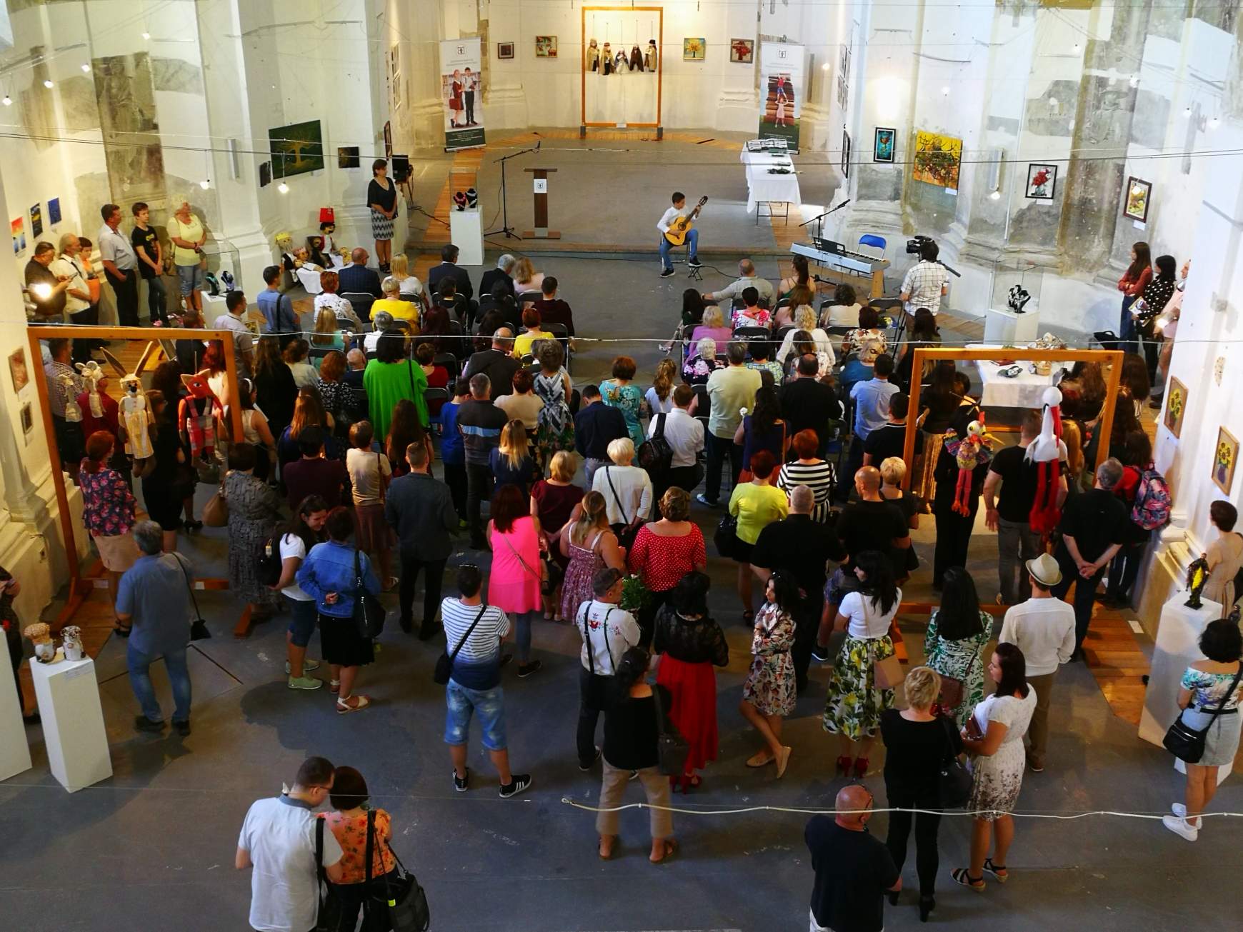 Alkotni is engedd: kiállítás nyílt az SZMPSZ II. Alkotópályázatára beküldött művekből a komáromi Limes Galériában 