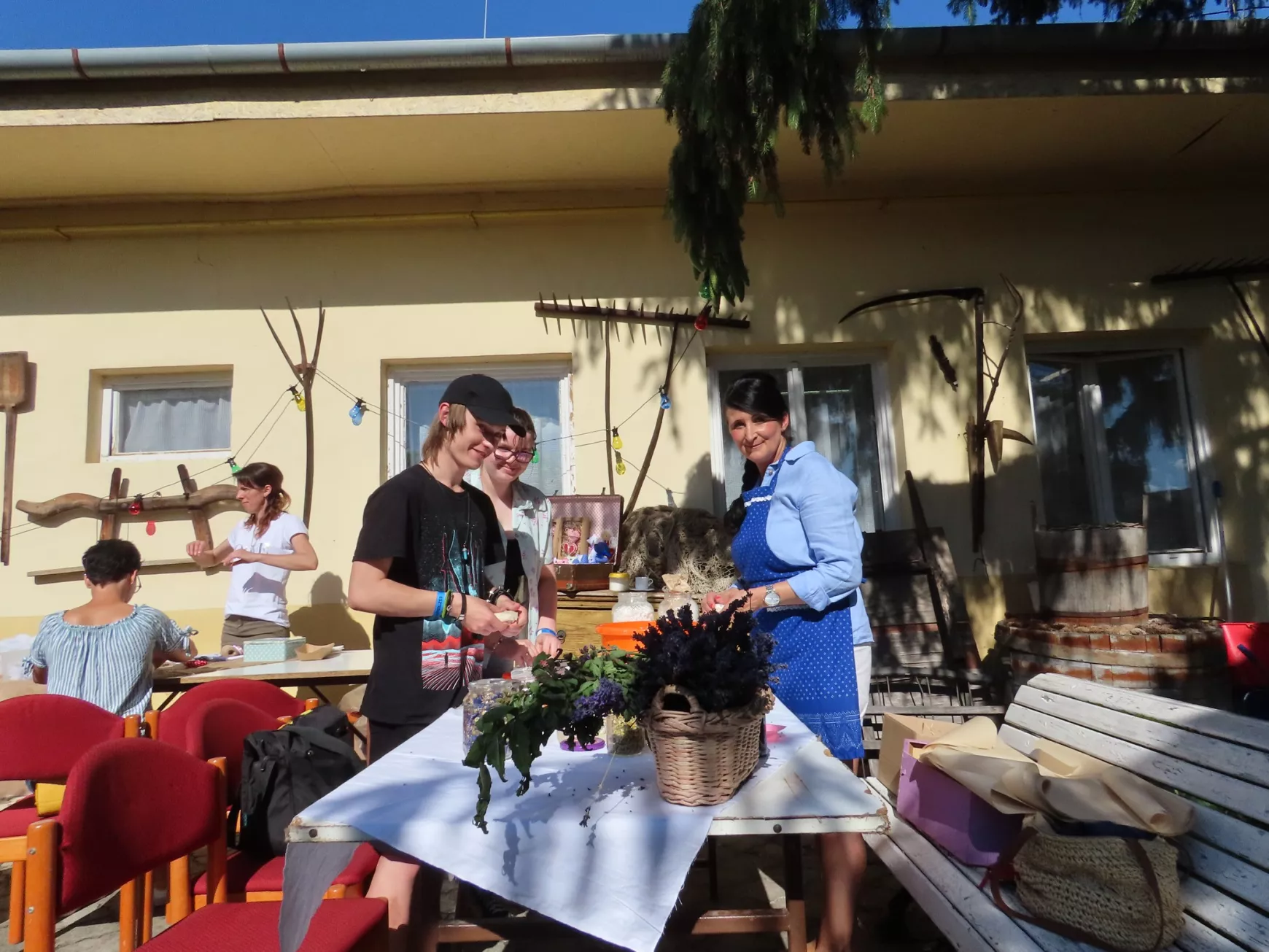 A kéméndi Szalai Ádám most ballagott el az alapiskolából. Elmondta, apjával sokszor jártak vastelepekre, ott látta meg a kidobott bicikliket. Elhozta, apja segítségével felújította. Mára 21 darab tulajdonosa, nemegy igazi ritkaság. 