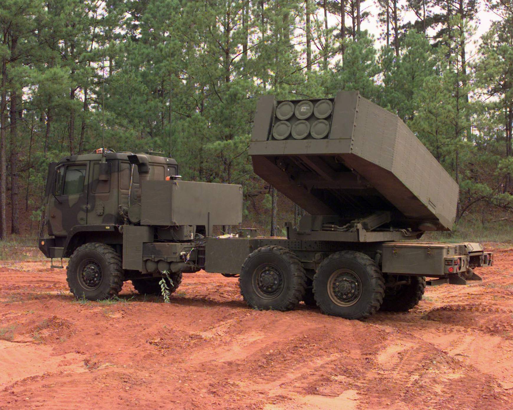 m142 high mobility artillery rocket system (himars)