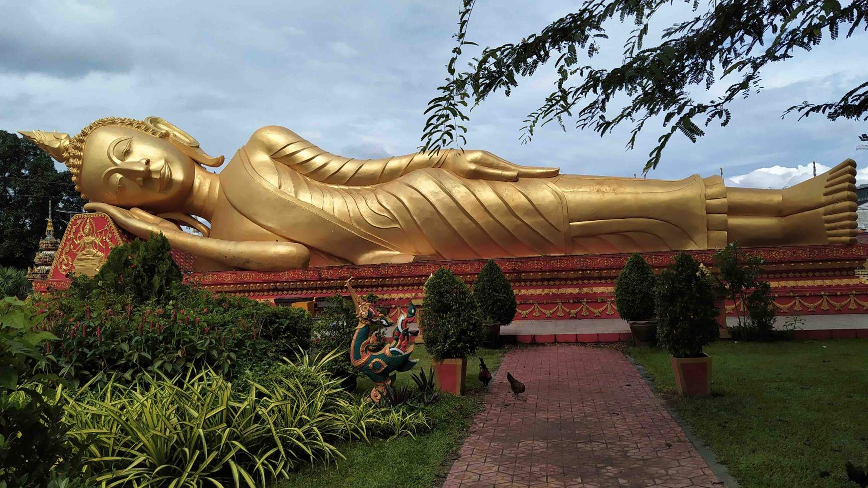 A Wat That Luang Tai fekvő Buddhája