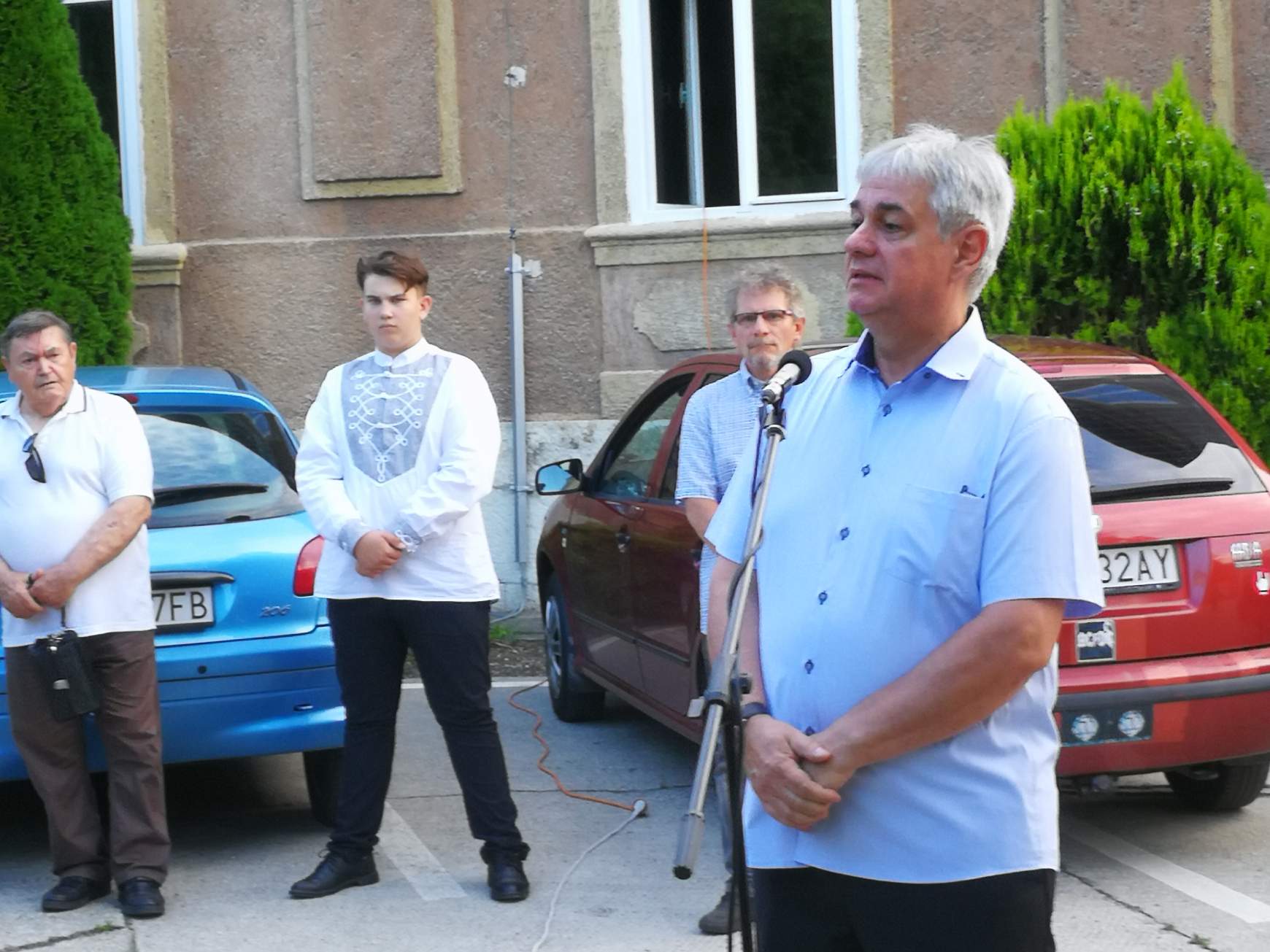 102 év, 102 fáklya – trianoni megemlékezés Komáromban: „Emlékezzünk e napra gyásszal és szívünkben reménykedéssel!“