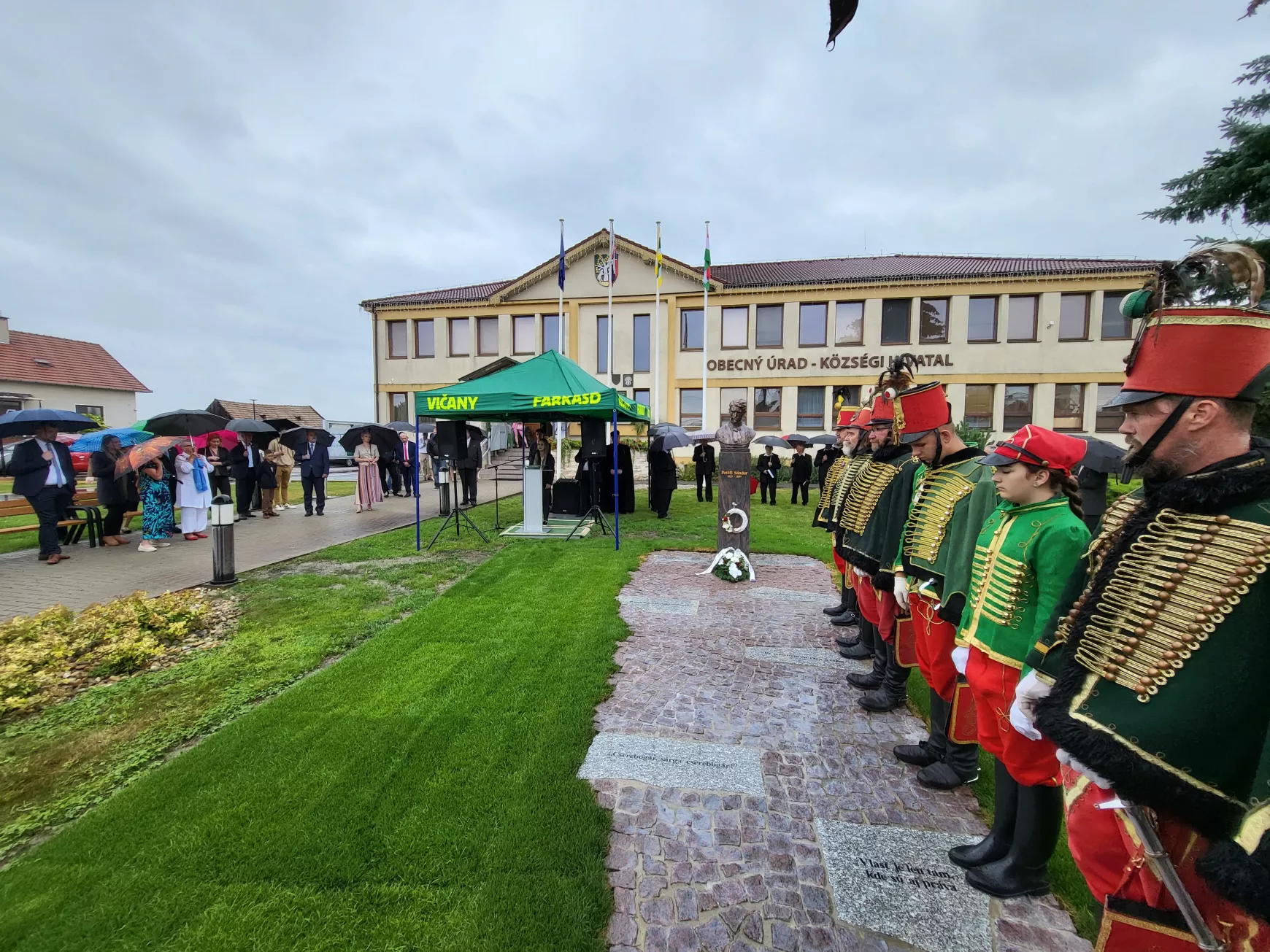 Vágfarkasd Petőfi szobor
