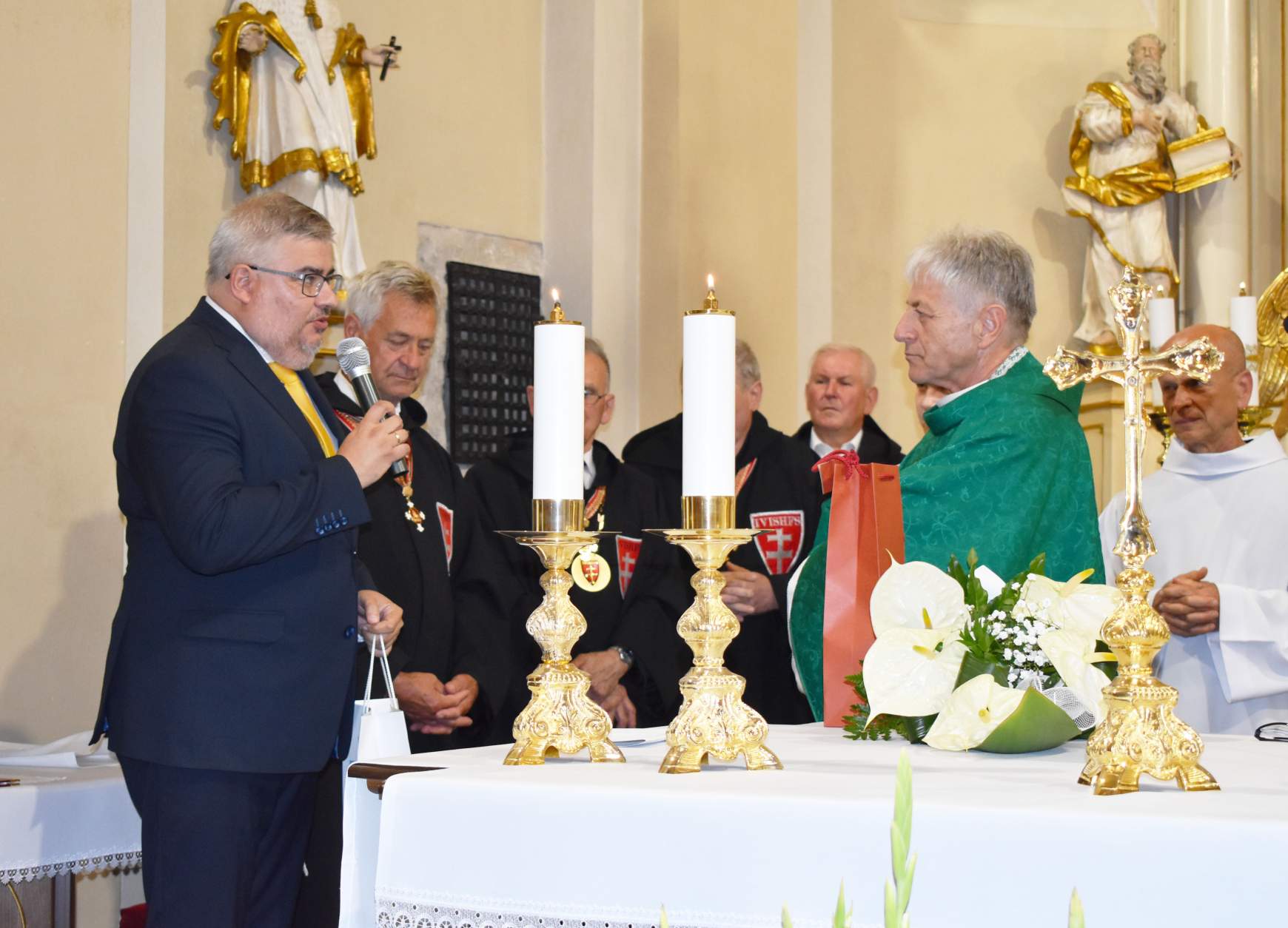 Szakál László