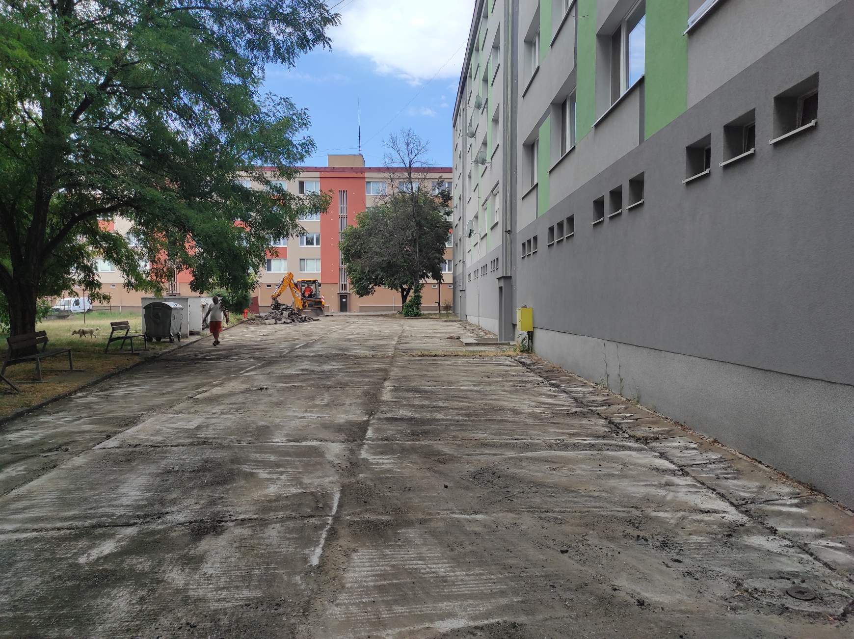 Elkezdődött a Május 1. utca és a Vajanský utca közötti parkoló felújítása