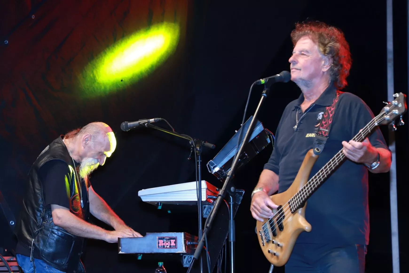 Gidófalfy Attila - billentyűk, Kiss Zoltán Zéro - basszisgitár
