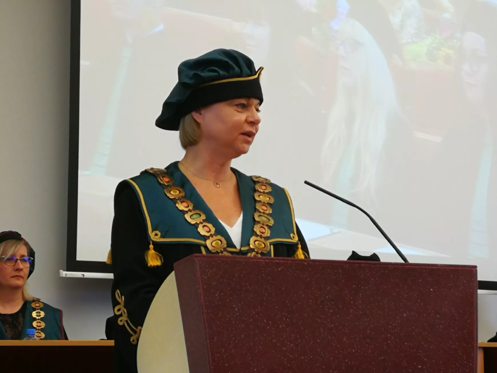 Diplomaosztás összesen 377 végzősnek a Selye János Egyetemen