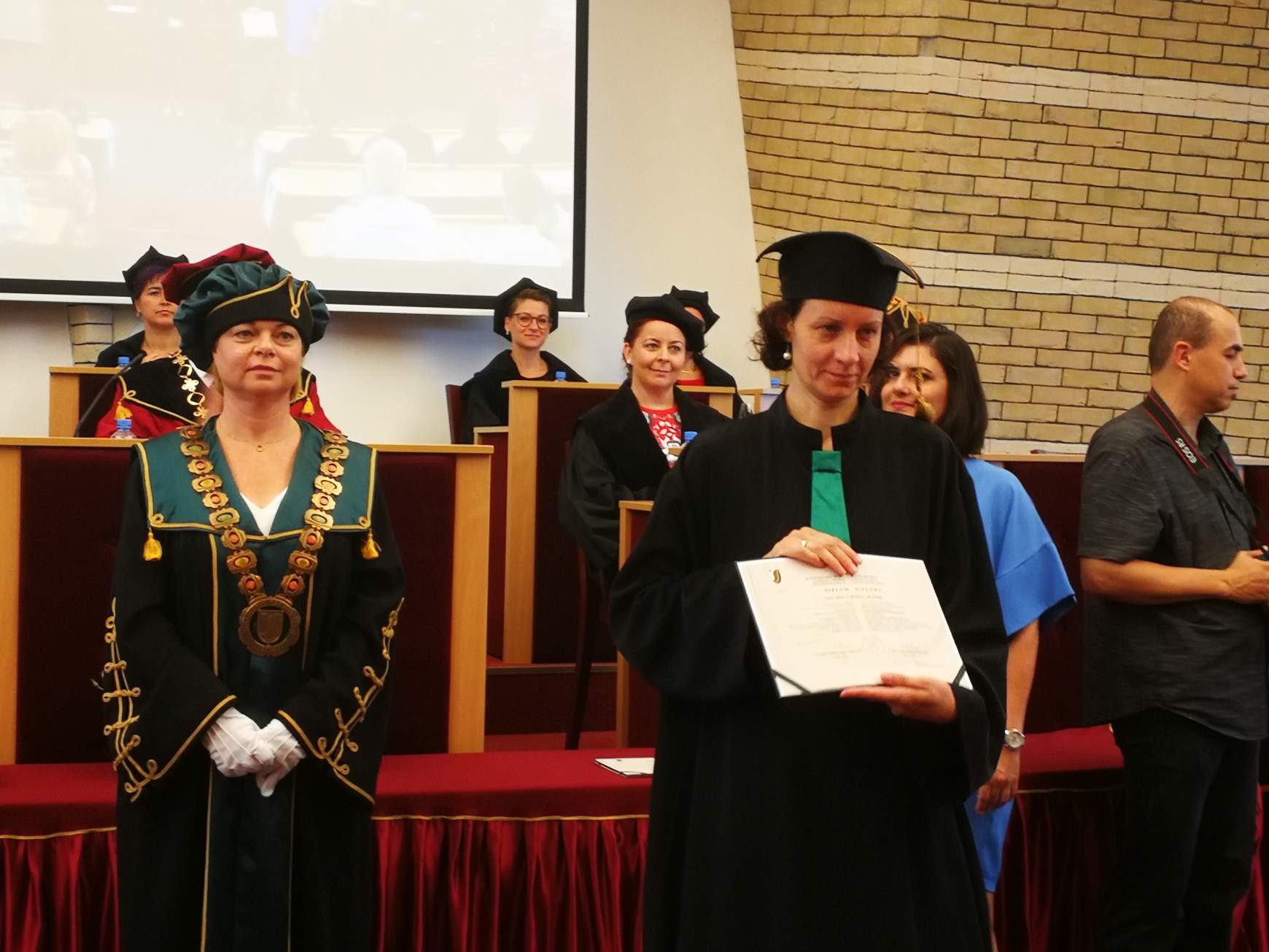 Diplomaosztás összesen 377 végzősnek a Selye János Egyetemen