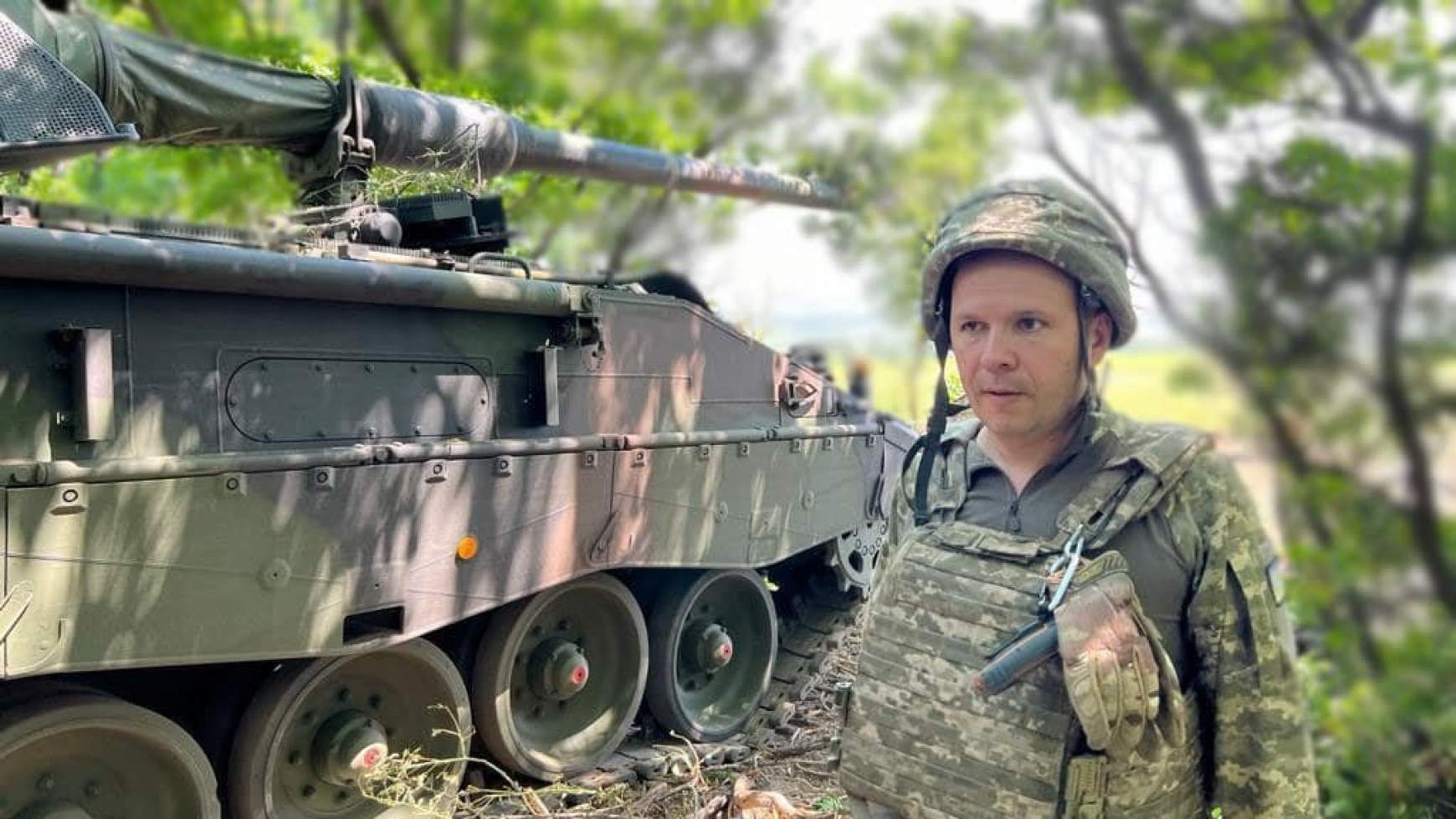 PzH 2000 SPGs