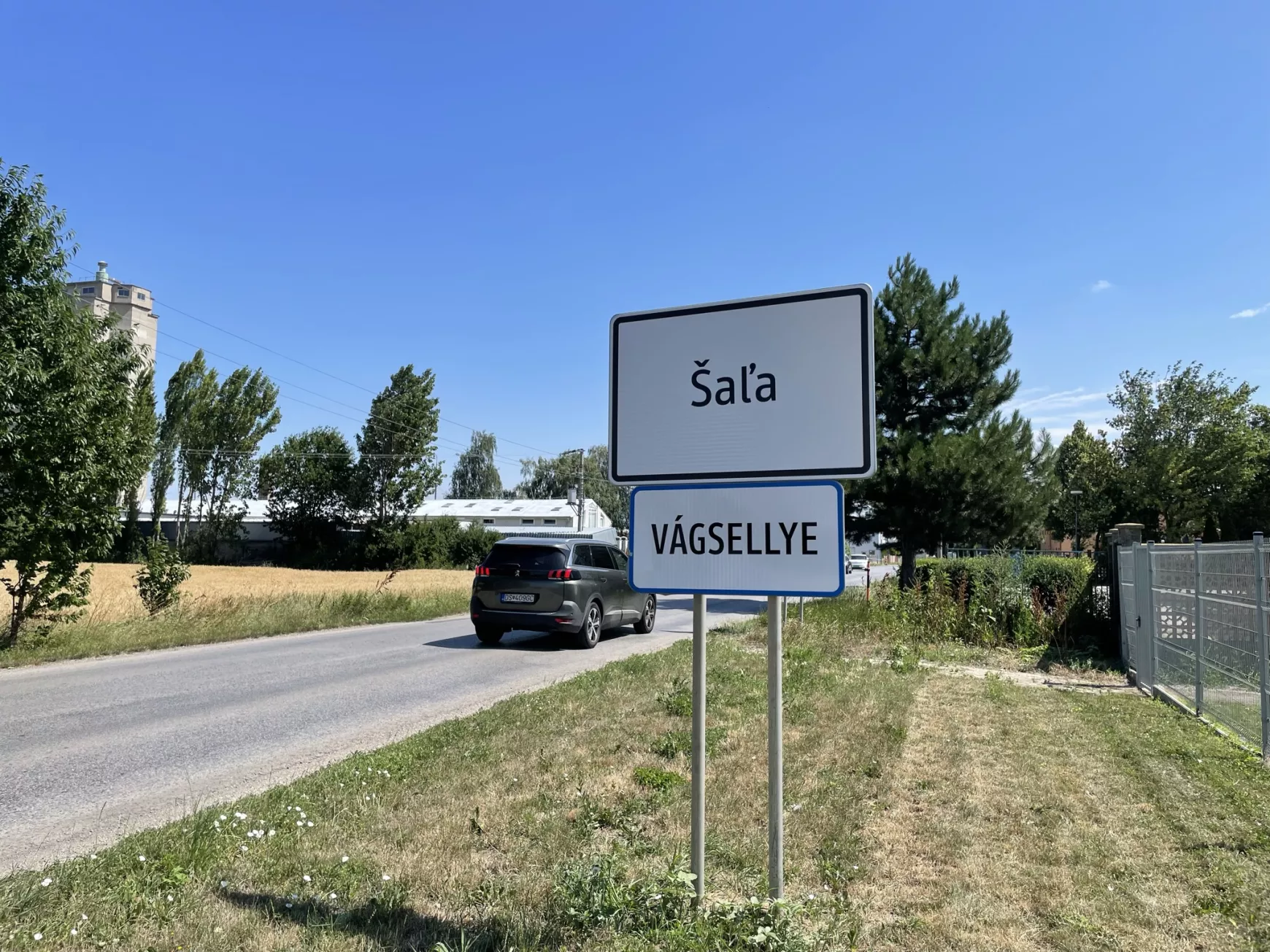 A tábla méretei jelzik az érkezőnek, ki mennyit ér