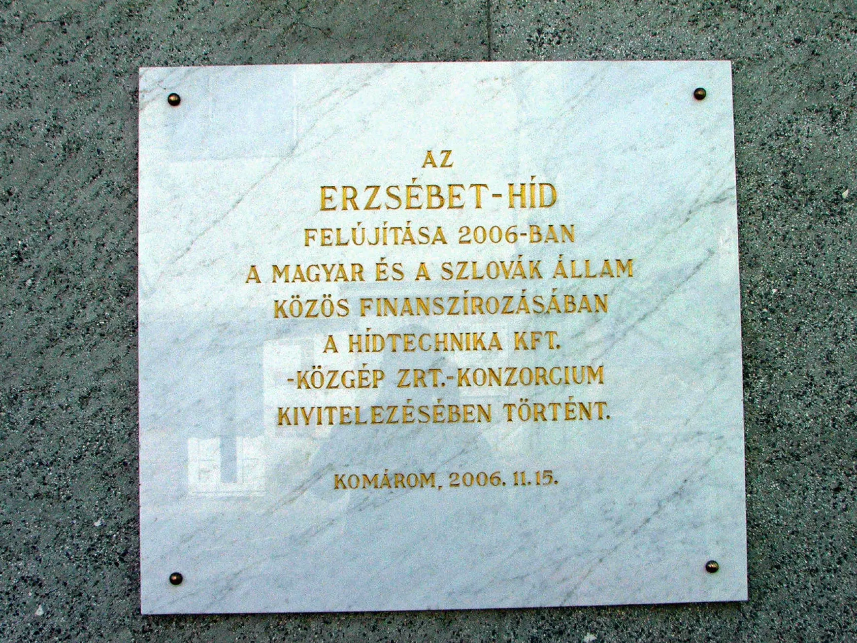Pezsgőzzünk együtt a 130 éves komáromi Erzsébet híd születésnapján!