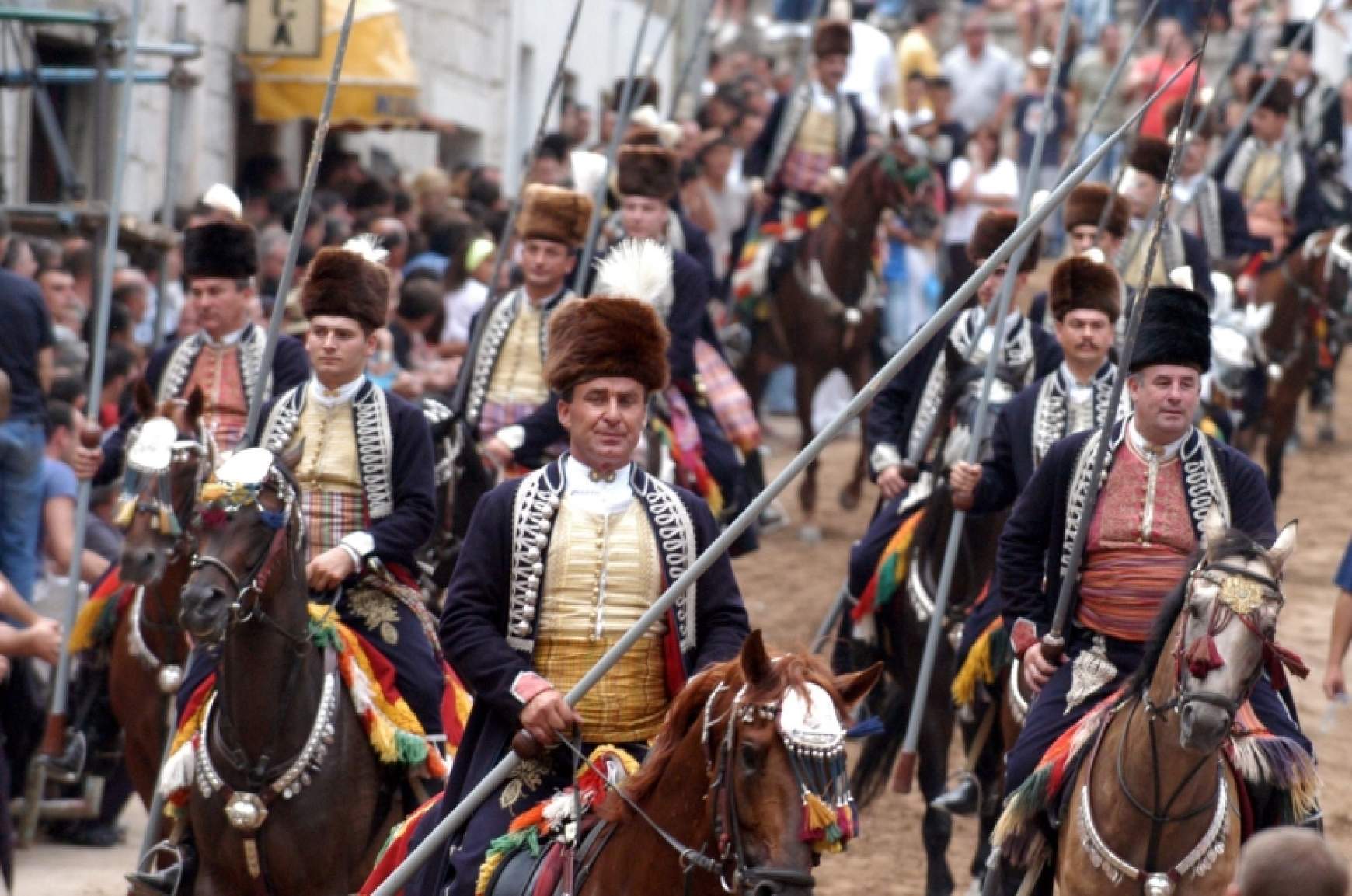 Először vesznek részt magyar huszárok is