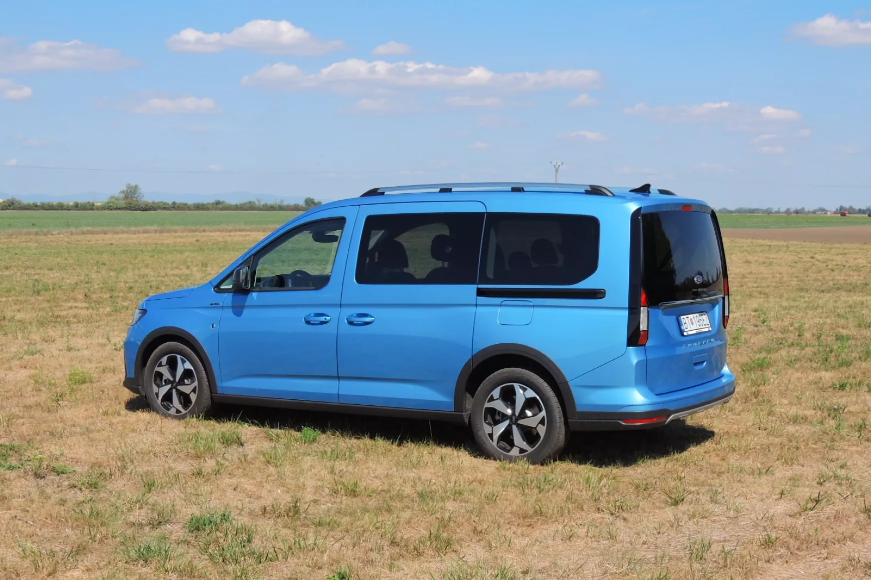 ford-grand-tourneo-connect-03