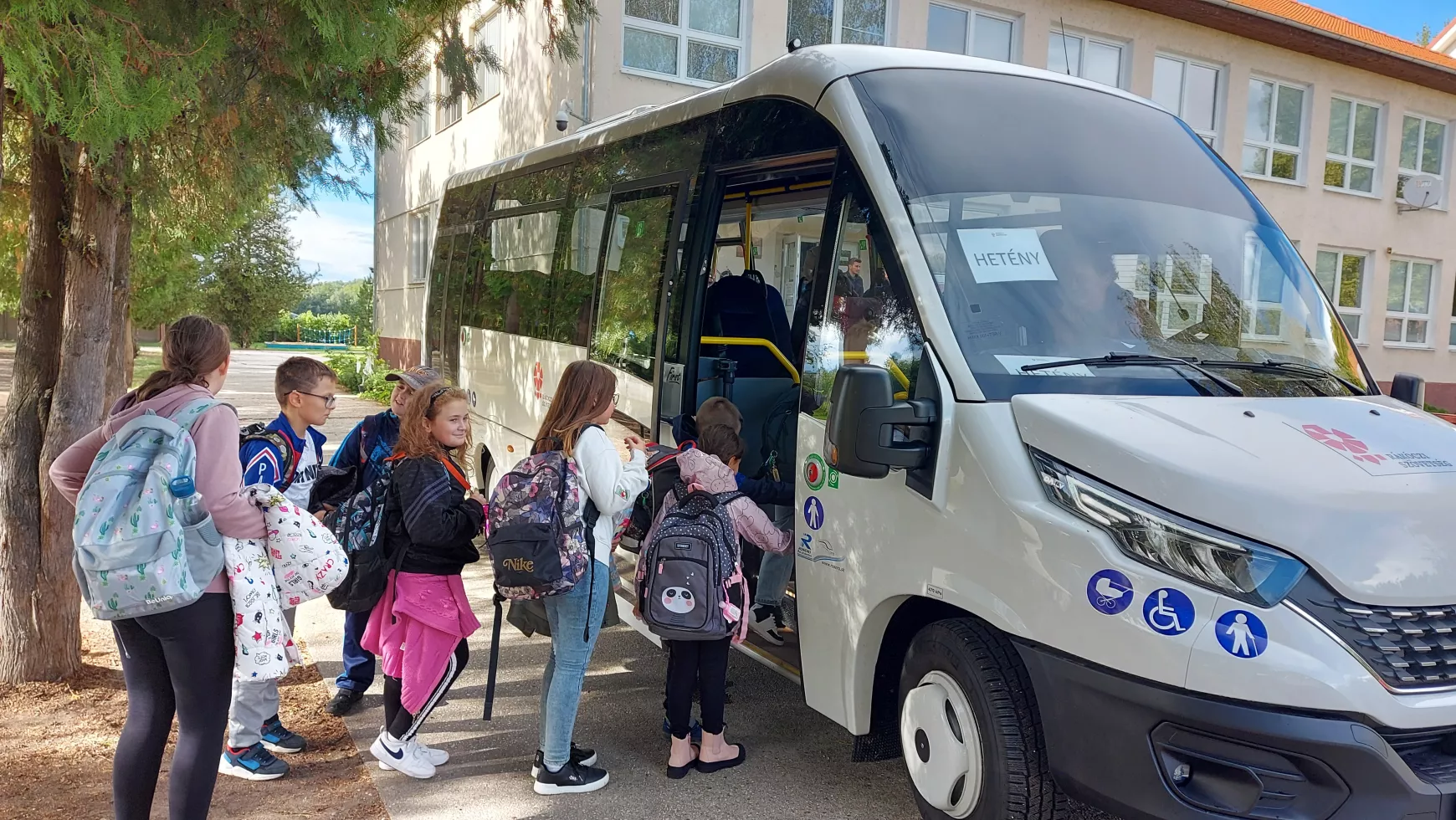 A hetényi „tarczysok“ közel 40 százaléka bejáró, s élvezi az iskolabuszozást