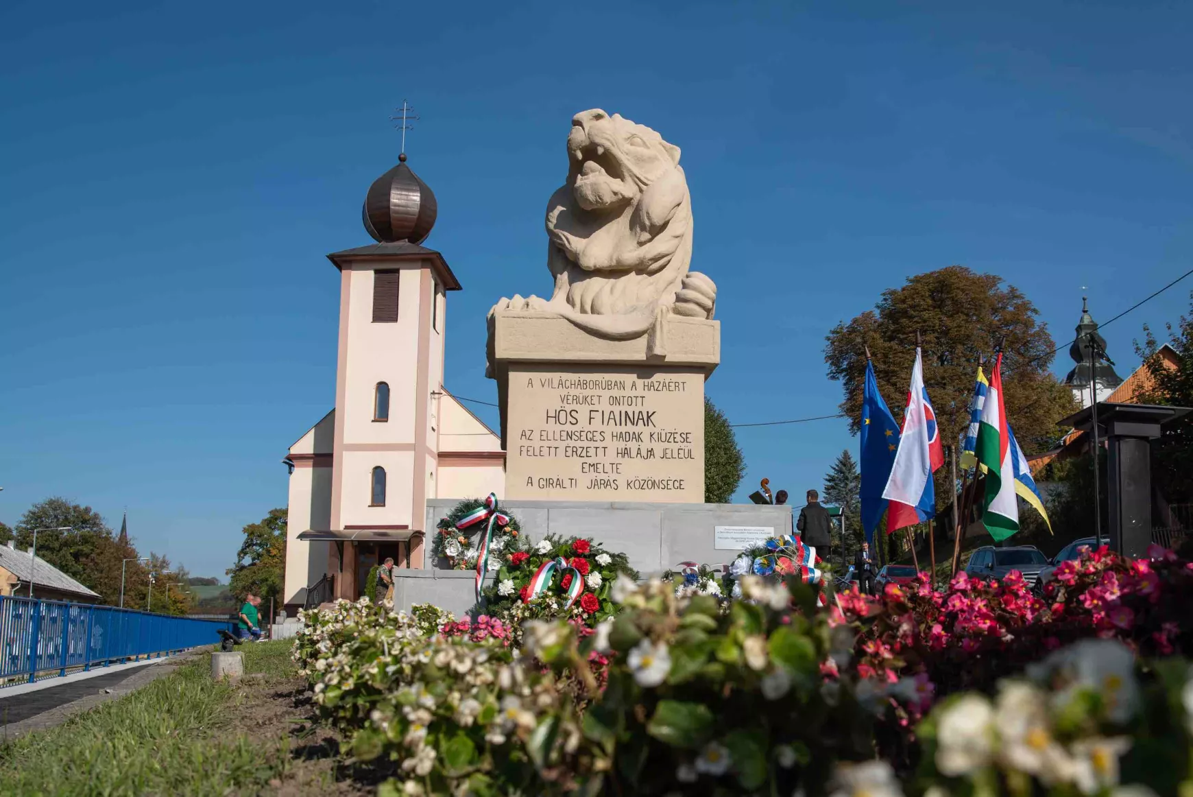 A girálti kőoroszlán