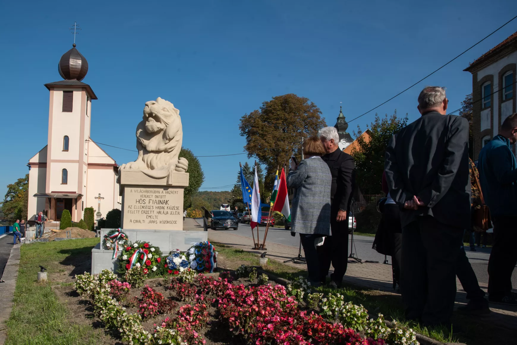 2022-10-08 Girált, I. világháborús emlékmű, girálti kőoroszlán, szobor