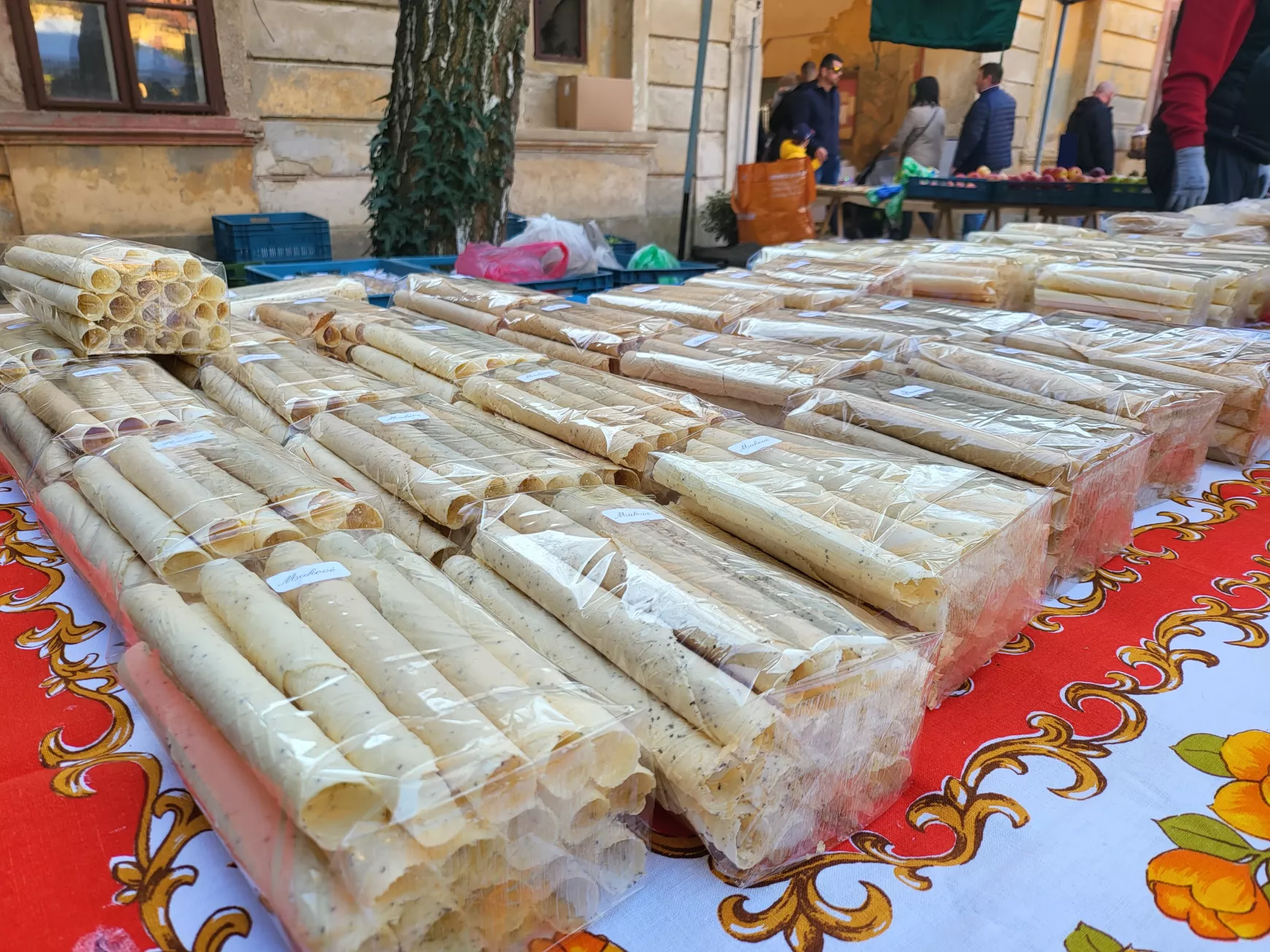 Tallósi őstermelői piac az Esterházy kastély udvarán