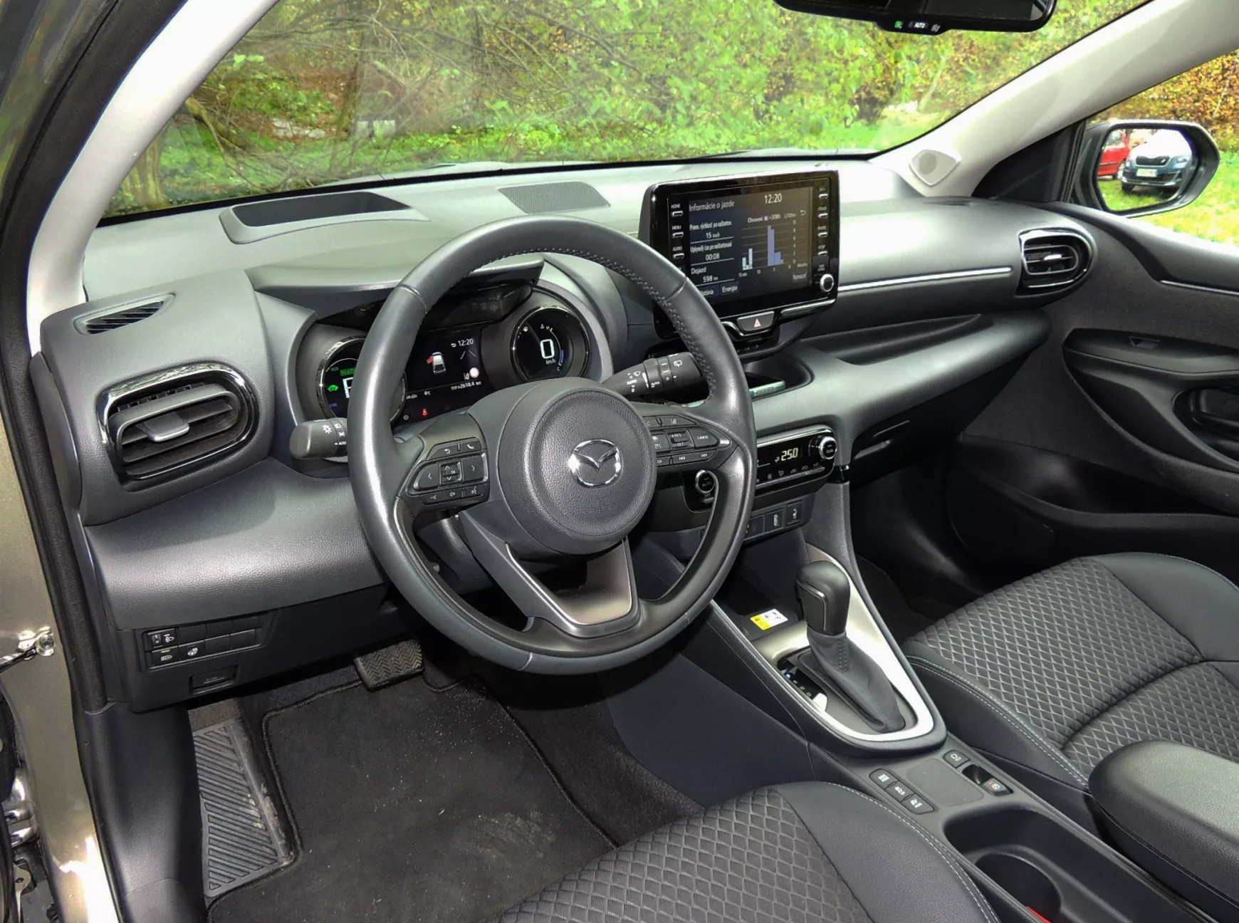 mazda2-hybrid-select-06
