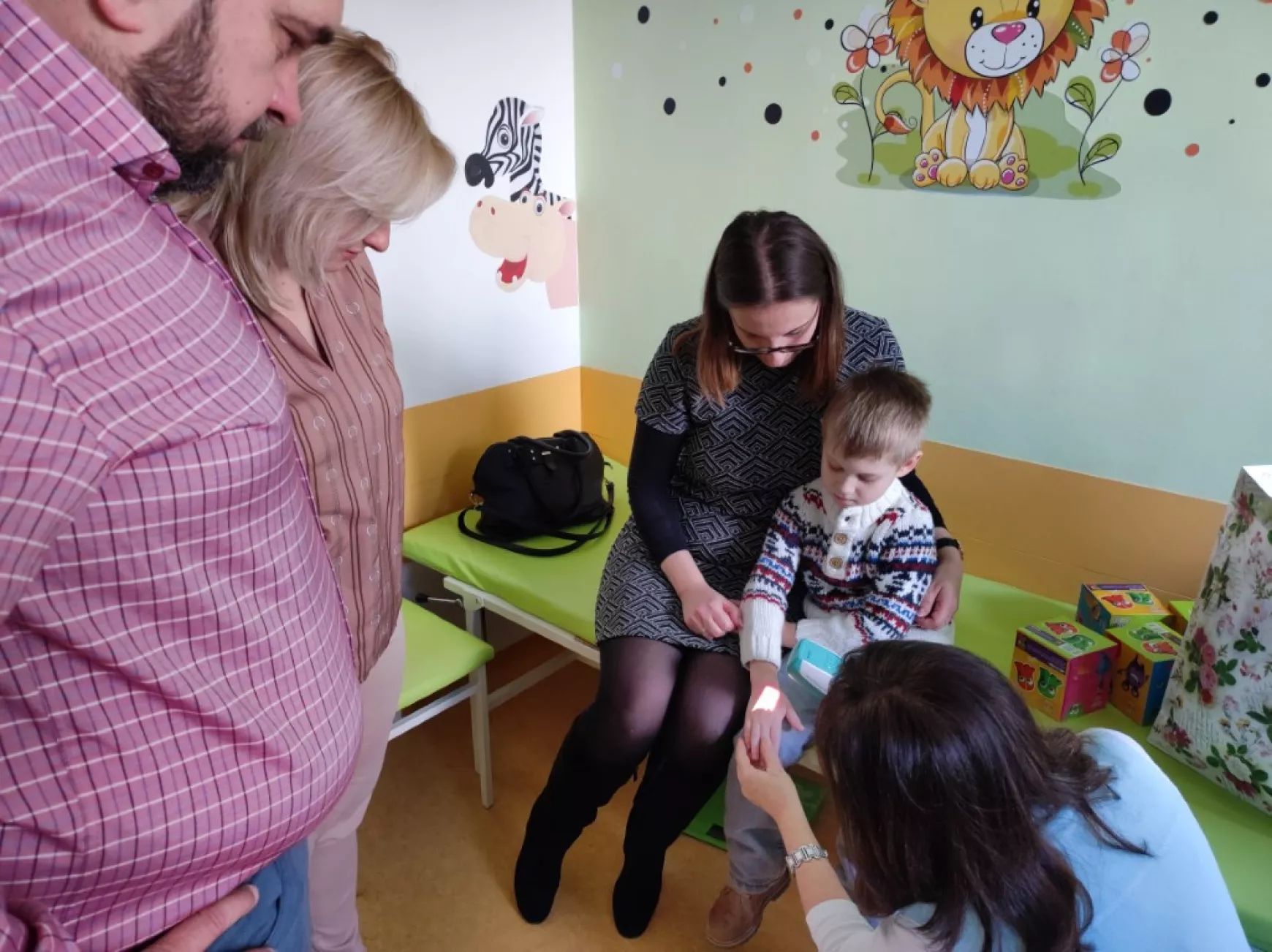 Ajándéközönben részesült a komáromi kórház gyermekosztálya