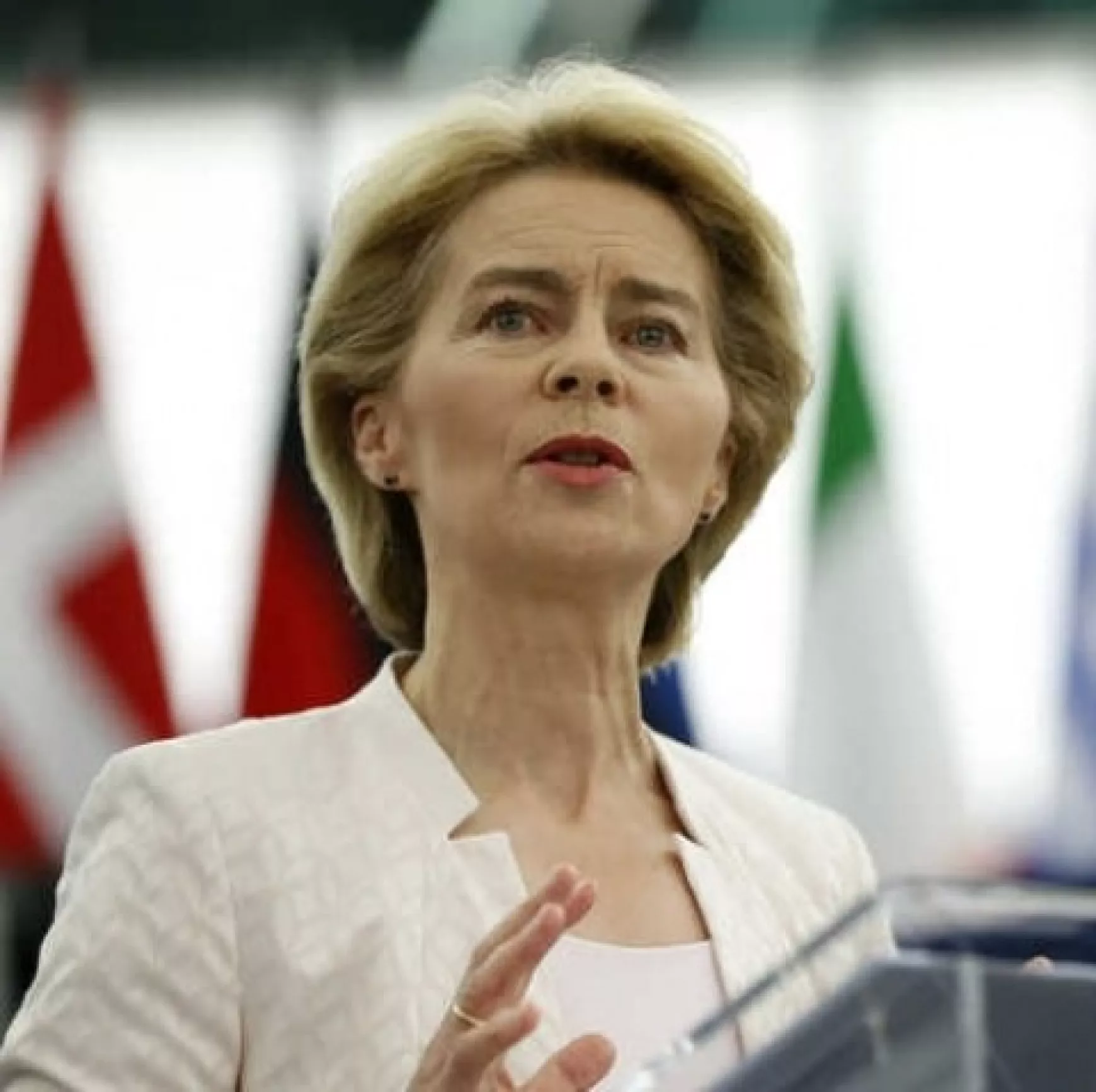 Kivárásra játszik
