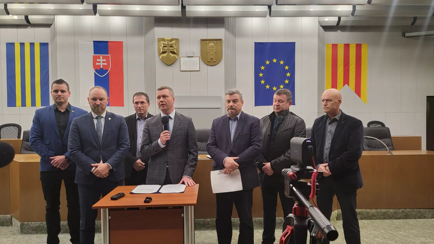 Galántai kórház, sajtó