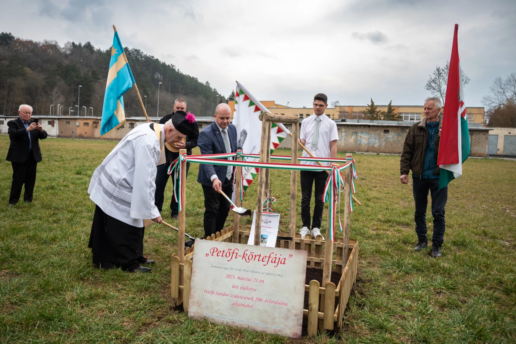 Petőfi körtefaája, Szepsi, Petőfi 200, Boldog Salkaházi Sára Egyházi Iskolaközpont