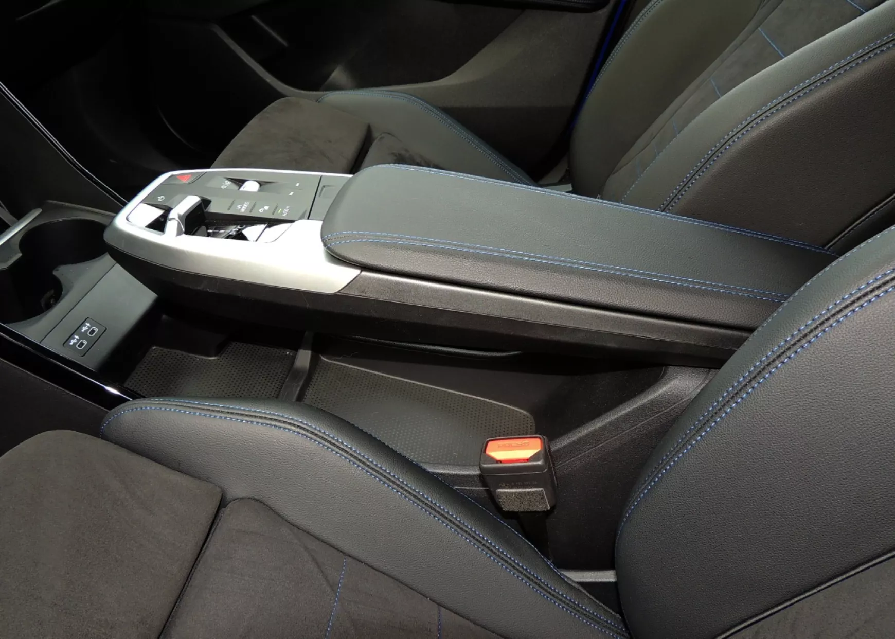 bmw-x2-acttour-230e-10