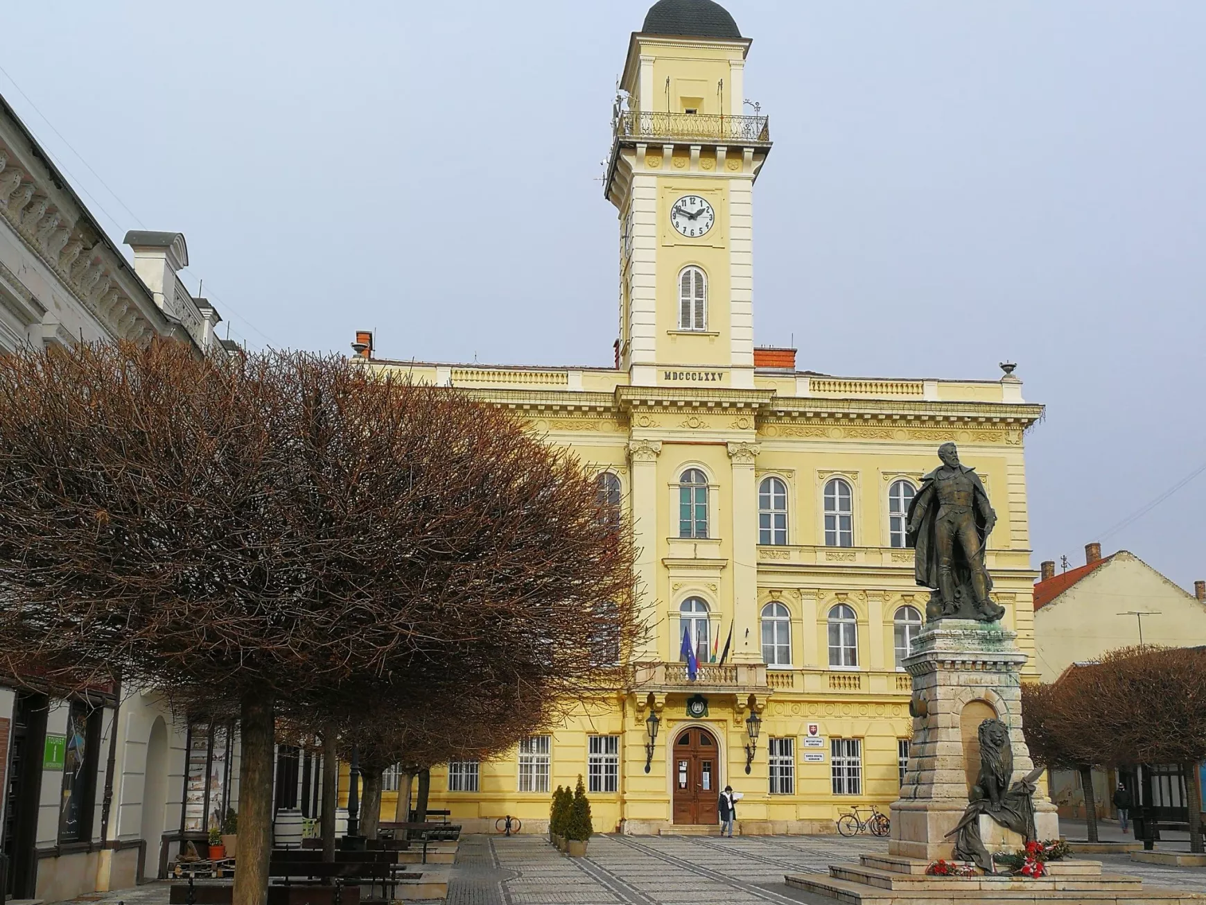 Komáromban többségben vannak a nők, az átlagéletkor 44,8 év...
