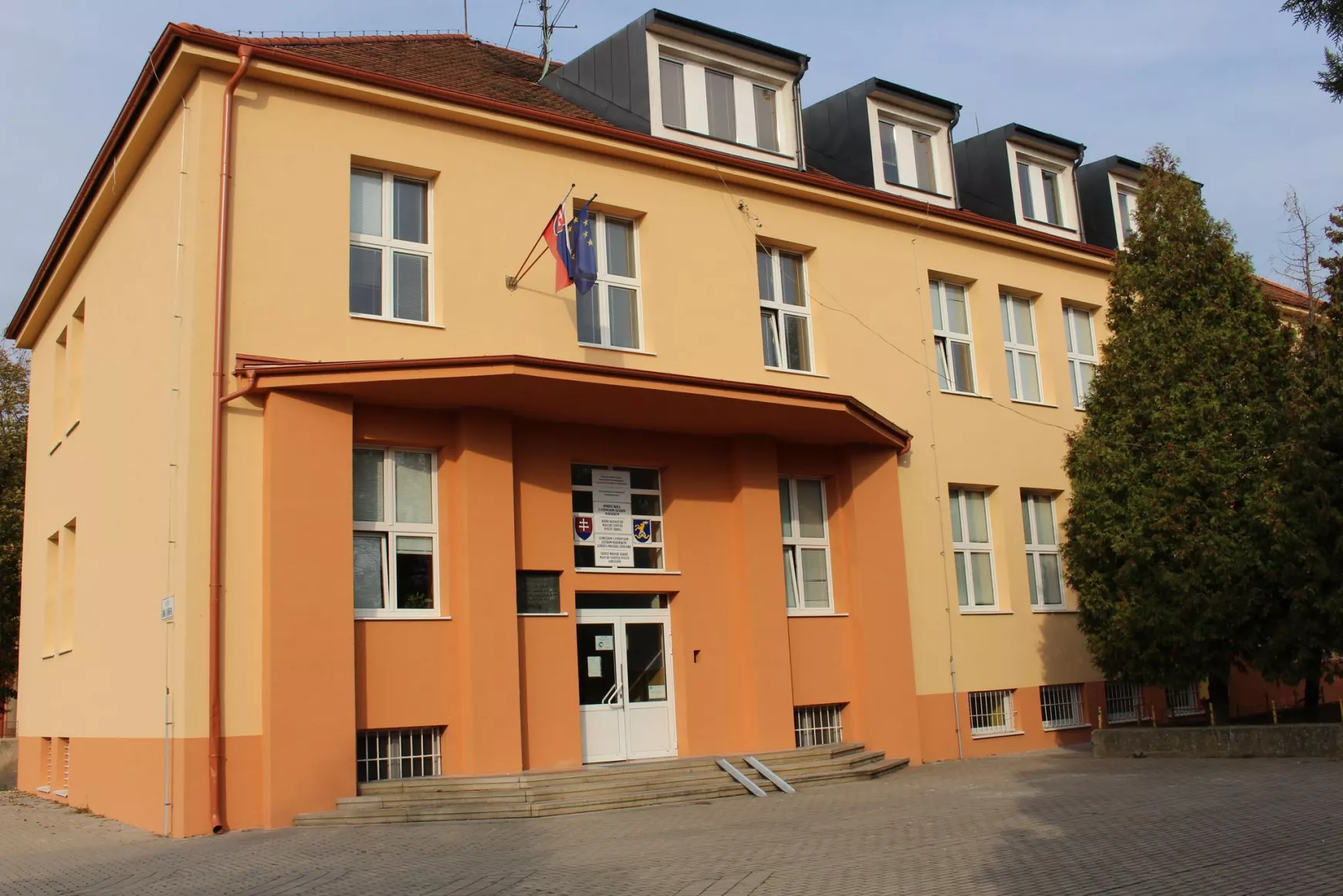 Szenci magyar középiskola