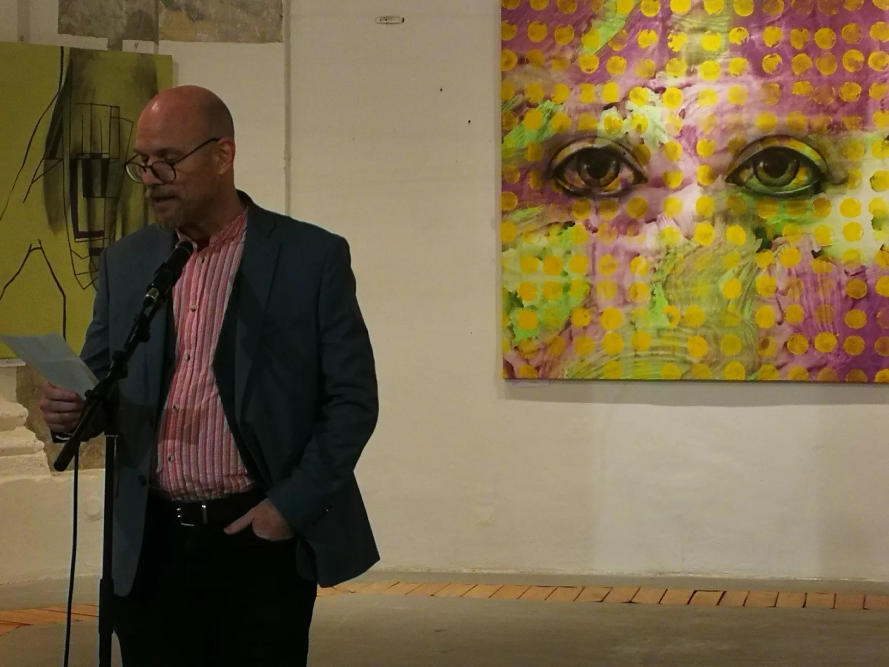  Kezeket fel! – érdemes betérni Szabó Márta izsai festőművész kiállítására, a Limes Galériába KÉPGALÉRIÁVAL