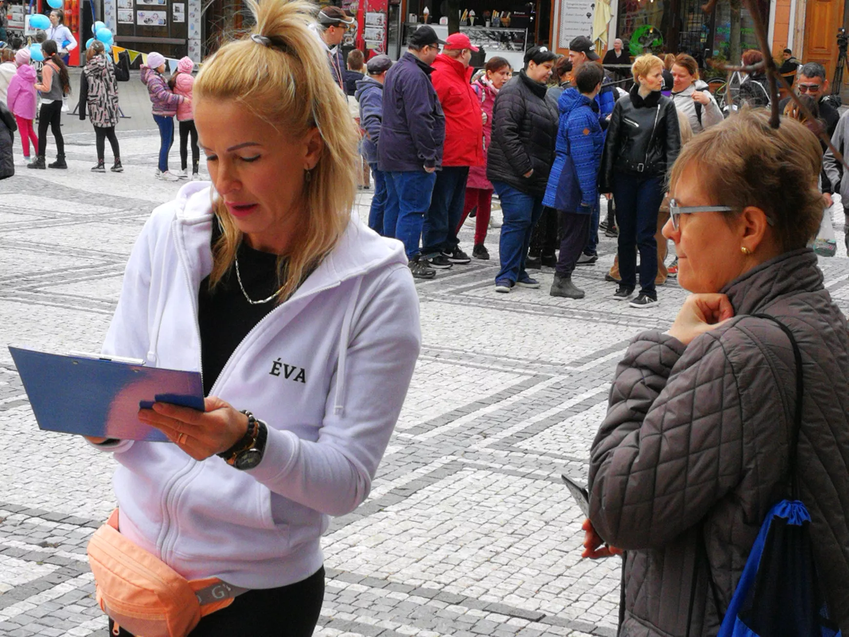 Versenyözön és díjeső a víz világnapján, a „folyók városában“