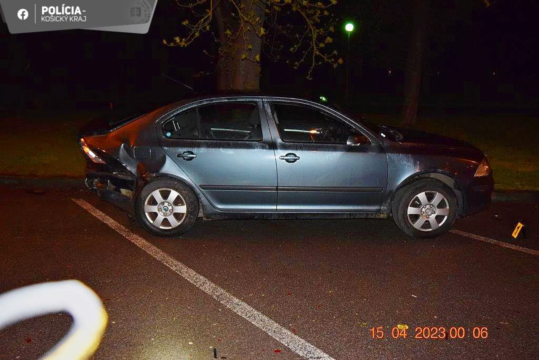 2023-04-15 Tőketerebes baleset parkoló Skoda Octavia 