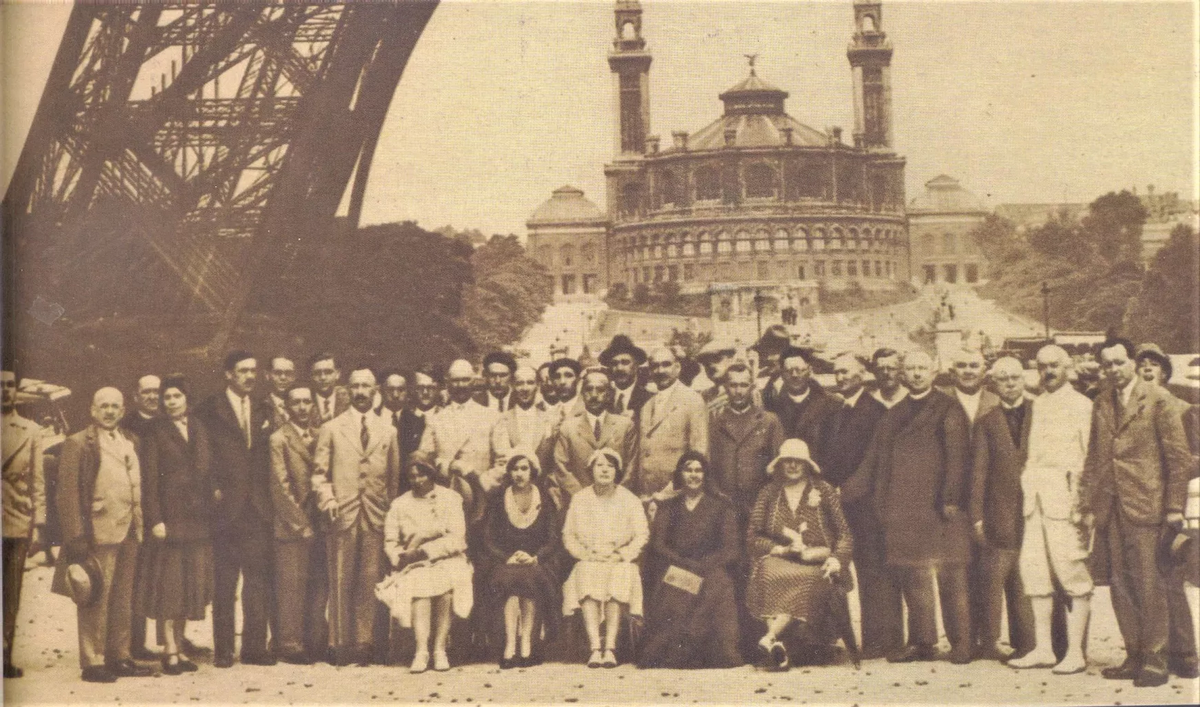 a-pragai-magyar-hirlap-alkotoi-1931-ben-parizsban