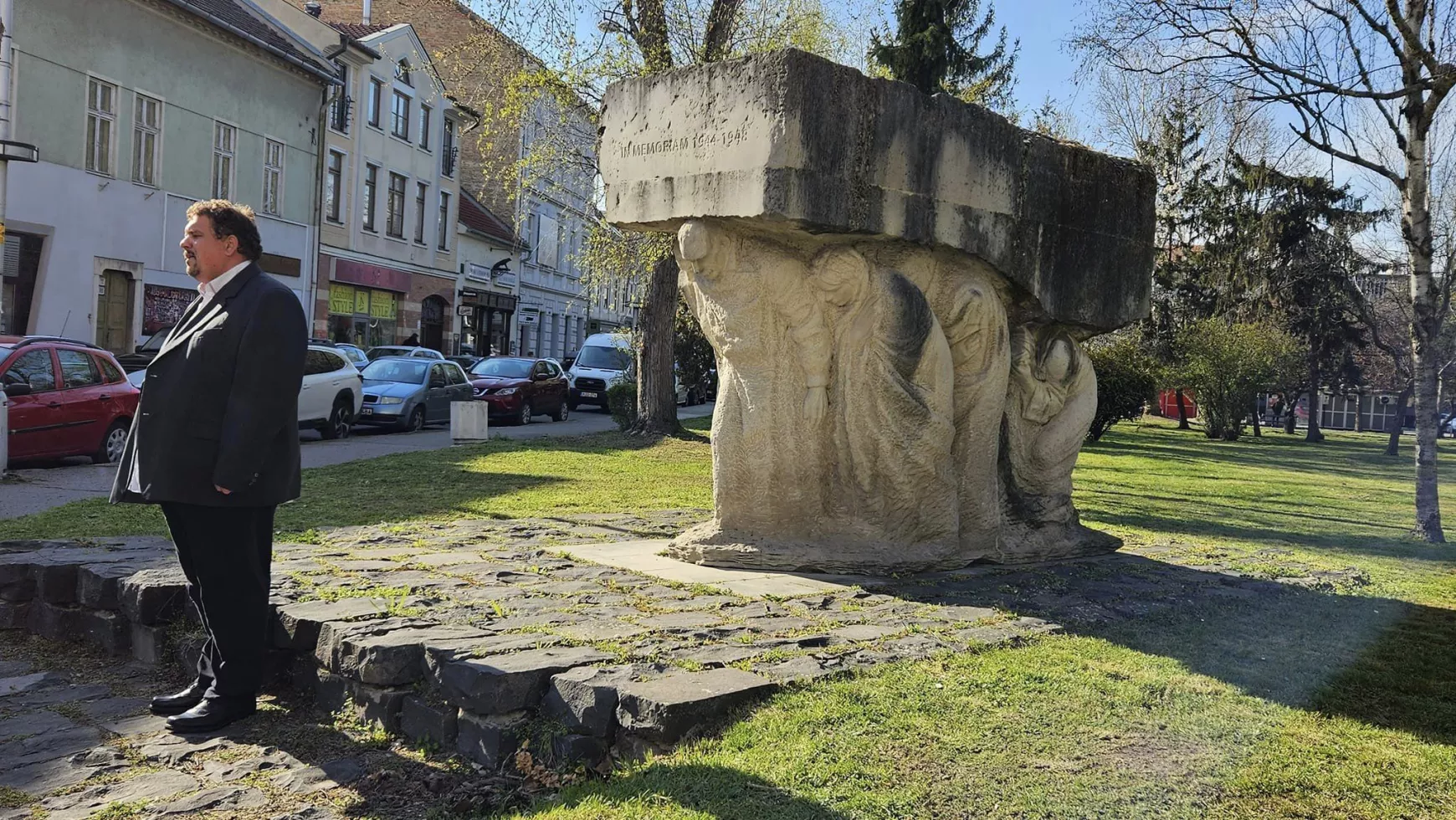 A szülőföldjükről elűzött elődeinkre emlékeztek Komáromban KÉPEKKEL