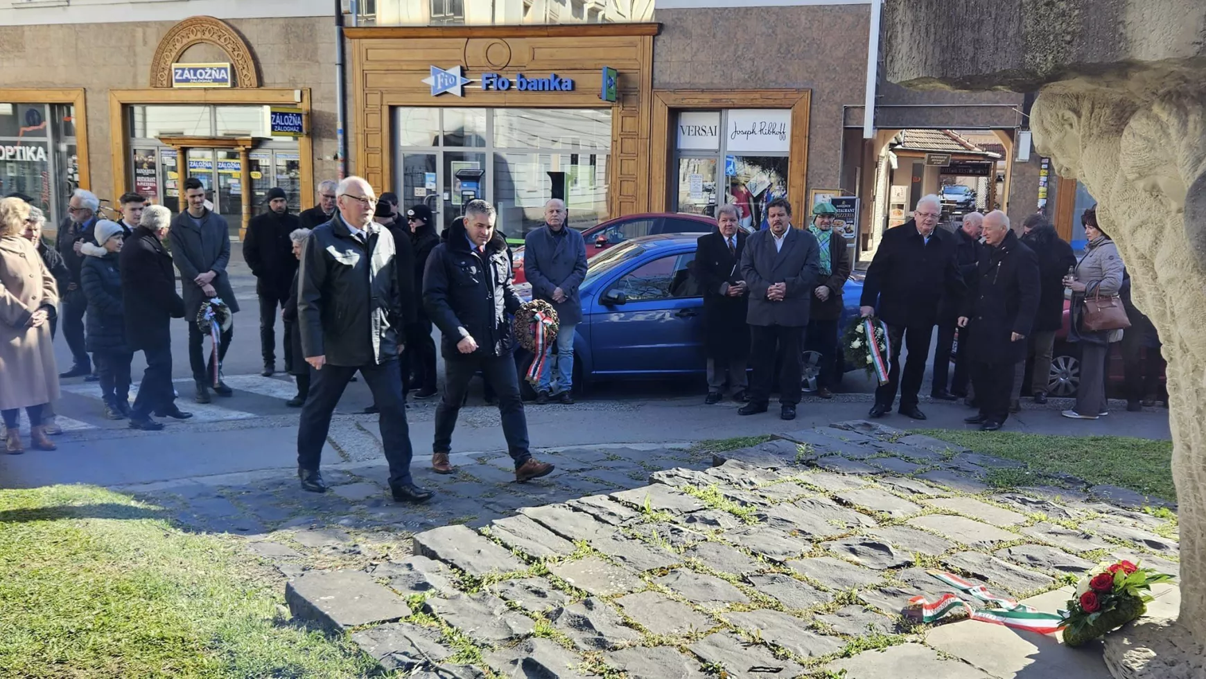 A szülőföldjükről elűzött elődeinkre emlékeztek Komáromban KÉPEKKEL