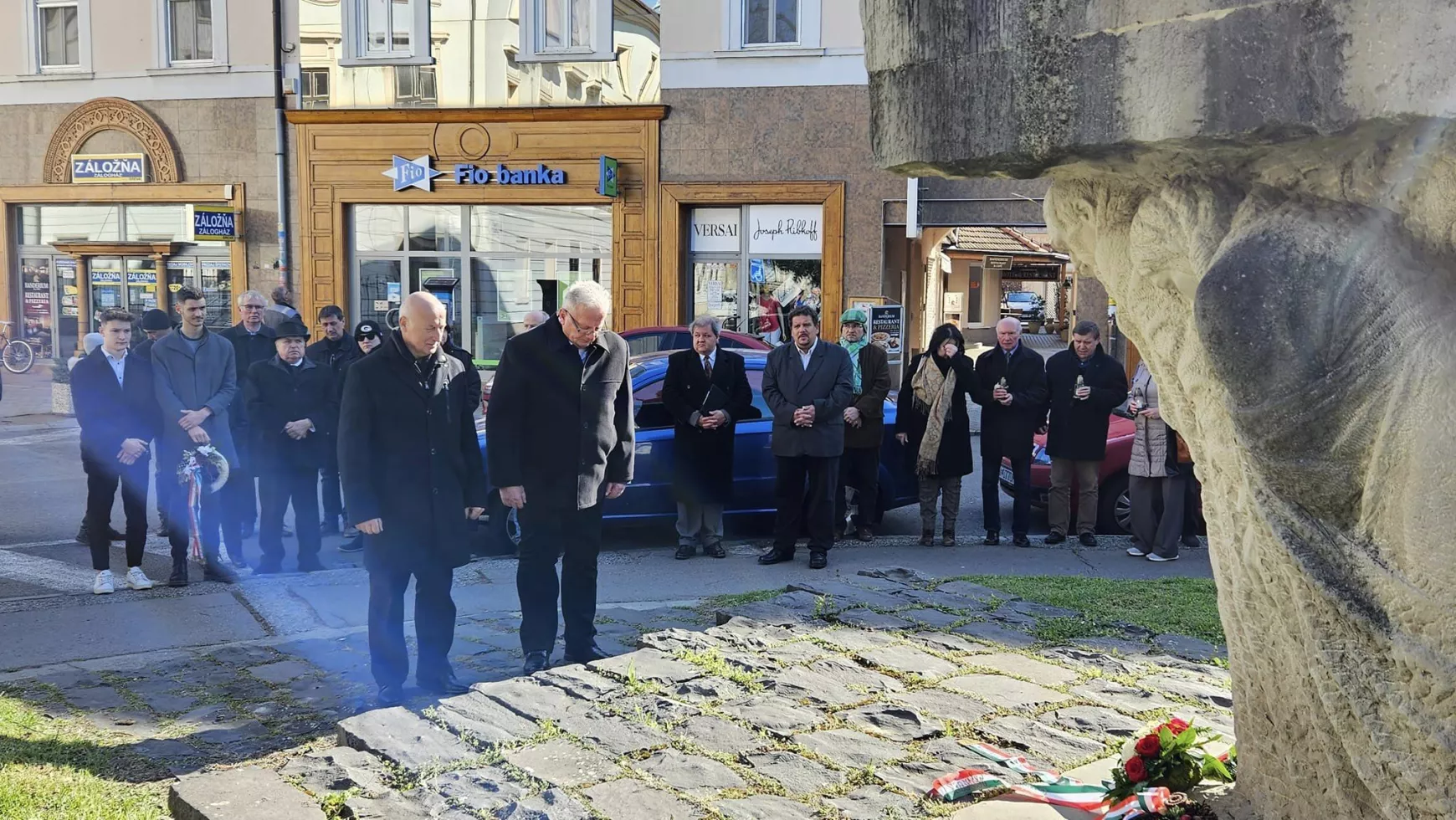 A szülőföldjükről elűzött elődeinkre emlékeztek Komáromban KÉPEKKEL