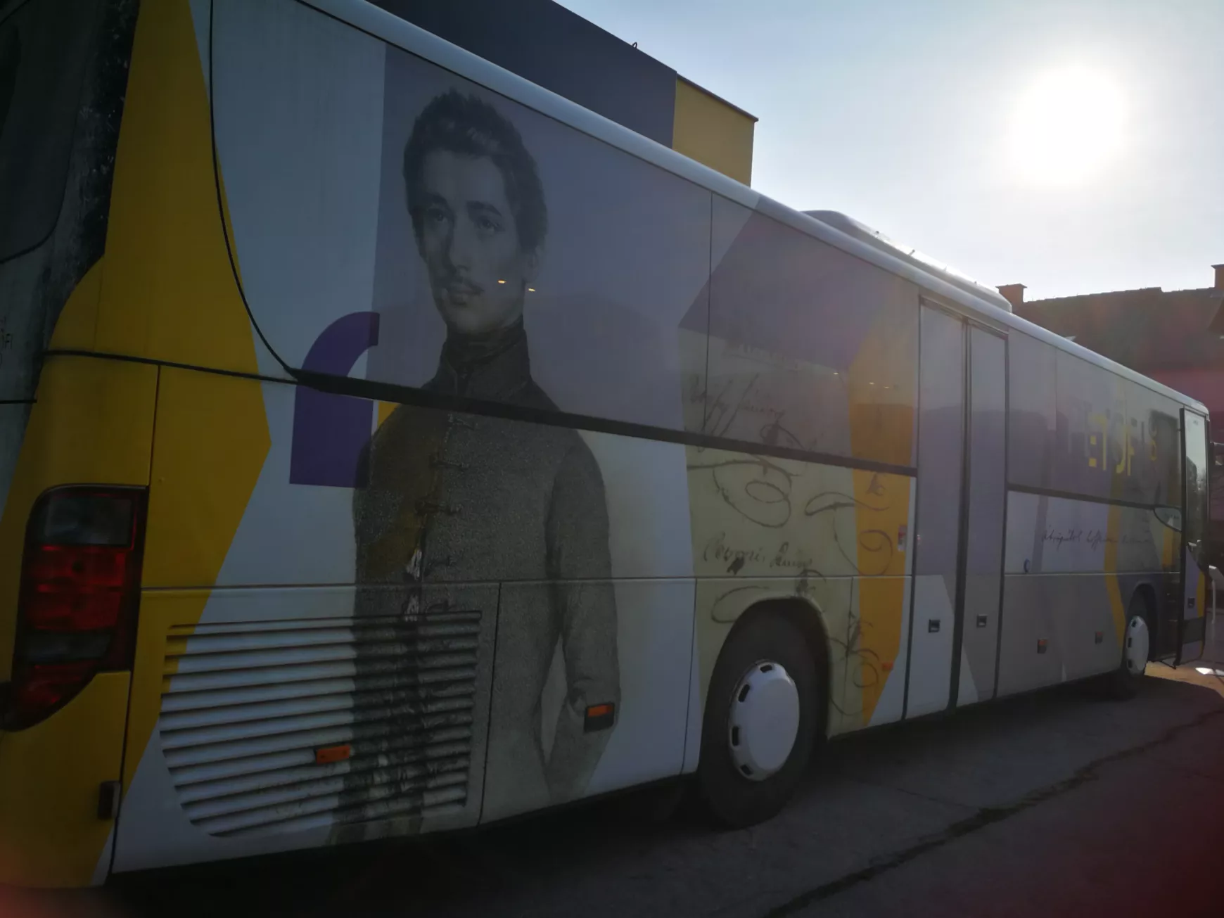 Petőfi-buszmustra és – könyvbemutató Komáromban KÉPEKKEL