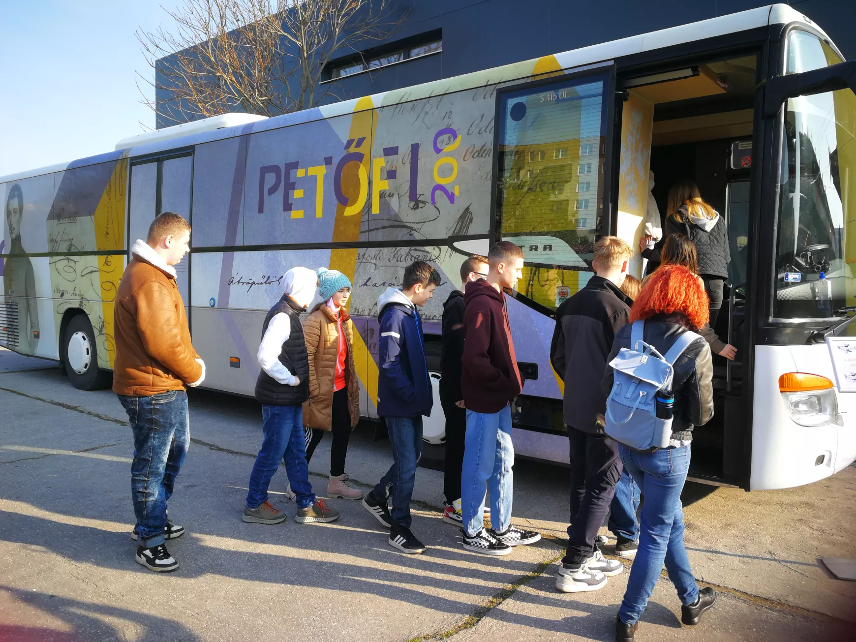 Petőfi-buszmustra és – könyvbemutató Komáromban KÉPEKKEL