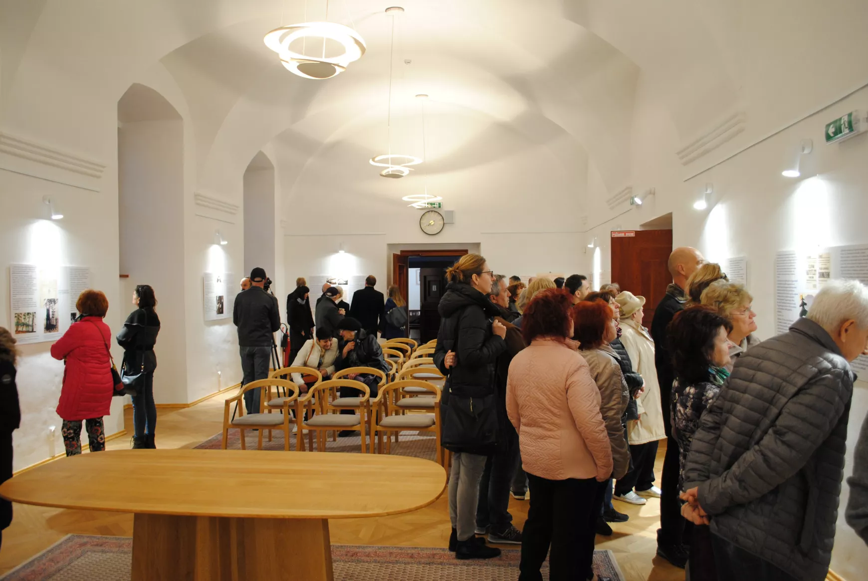 felcserelt-otthonok-kiallitasmegnyito-somorjan-22