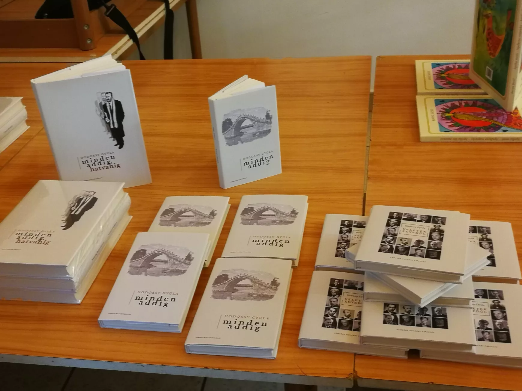 Veletek egyedül: Hodossy Gyula új verseskötetét mutatták be Komáromban