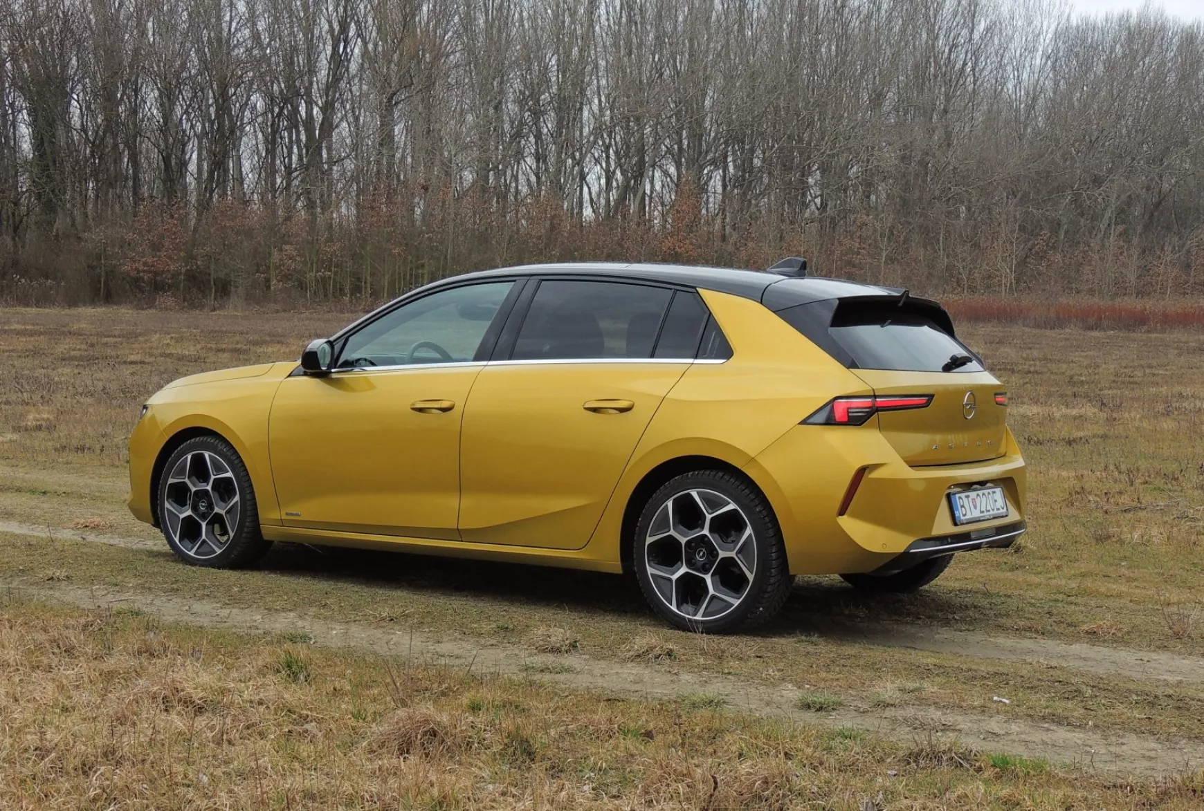 opel-astra-1-2-tgs-02
