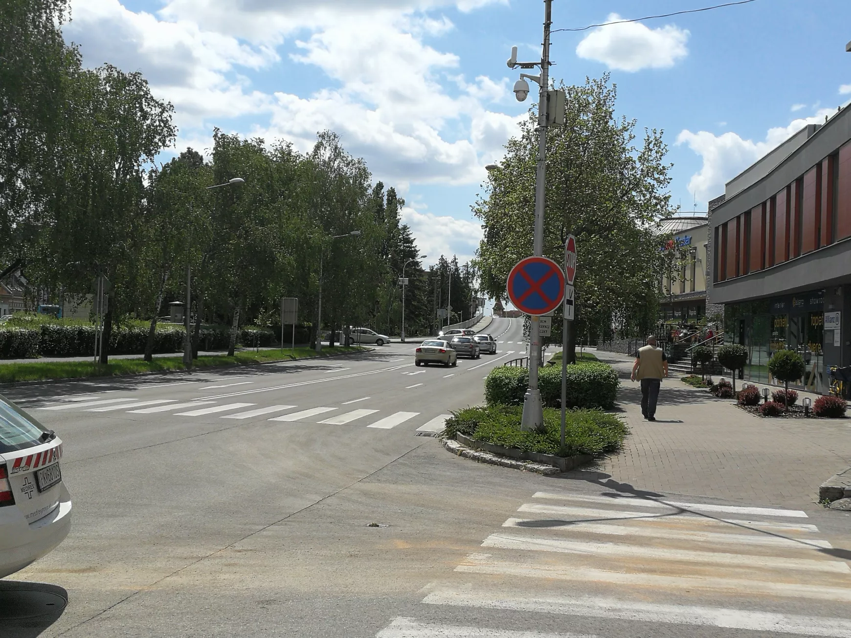 Baleset a komáromi Diderot könyvesbolt előtt és a Petőfi utcában