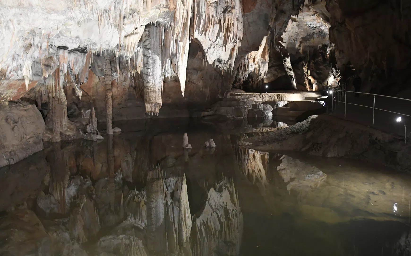 Domica, Domica-barlang, cseppkőbarlang, csónakázás, turizmus