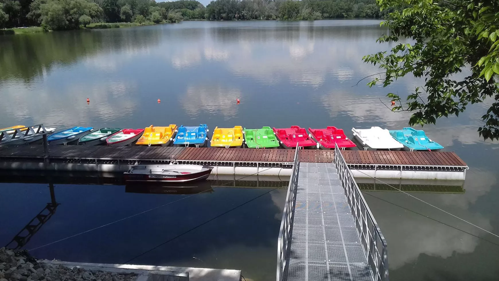 Folyamatos fejlesztések és gyermeknapi ajándék a „komáromi Balatonon”