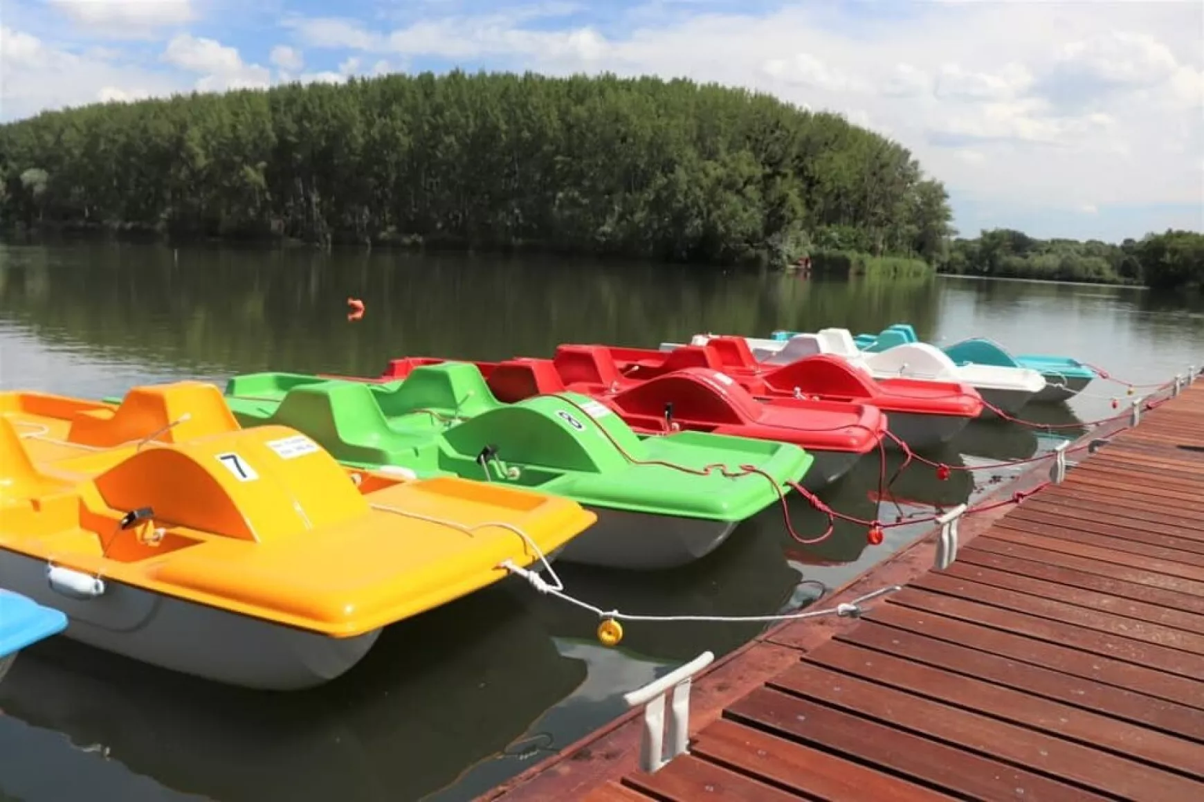Folyamatos fejlesztések és gyermeknapi ajándék a „komáromi Balatonon”