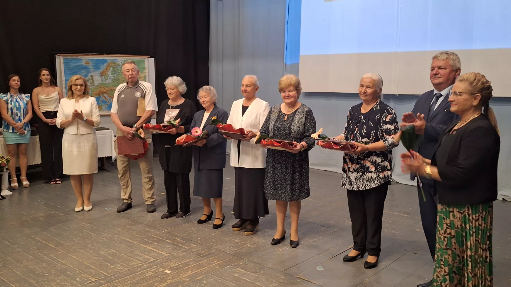 a-nyugdijas-pedagogusok-elismerese